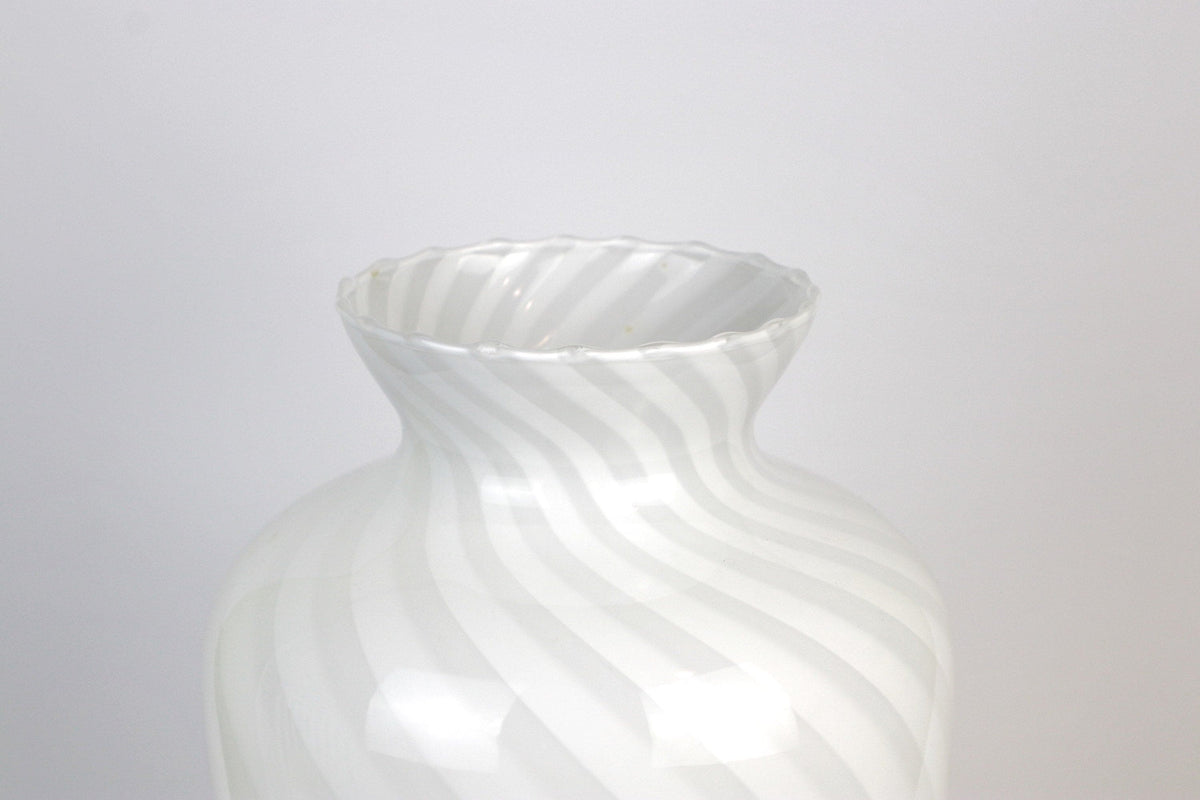 Vase tourbillon vintage en verre de Murano Venise 1950 blanc rose Vetro Barovier Toso
