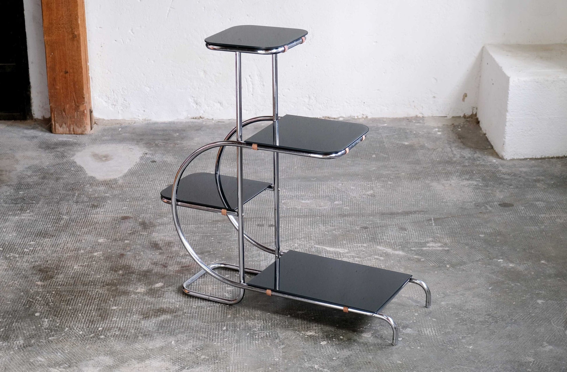 Vintage Bauhaus Etagere mit Glasplatte schwarz oder weiß