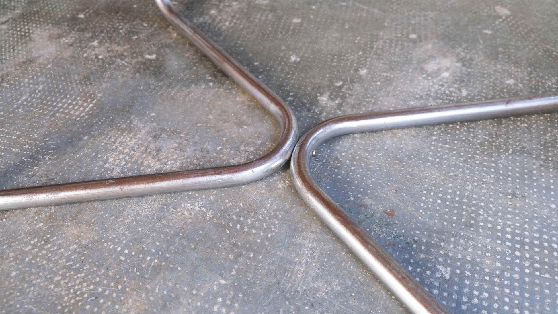 Vintage Beistelltisch Bauhaus Stahlrohr mit Schlaufenfuß