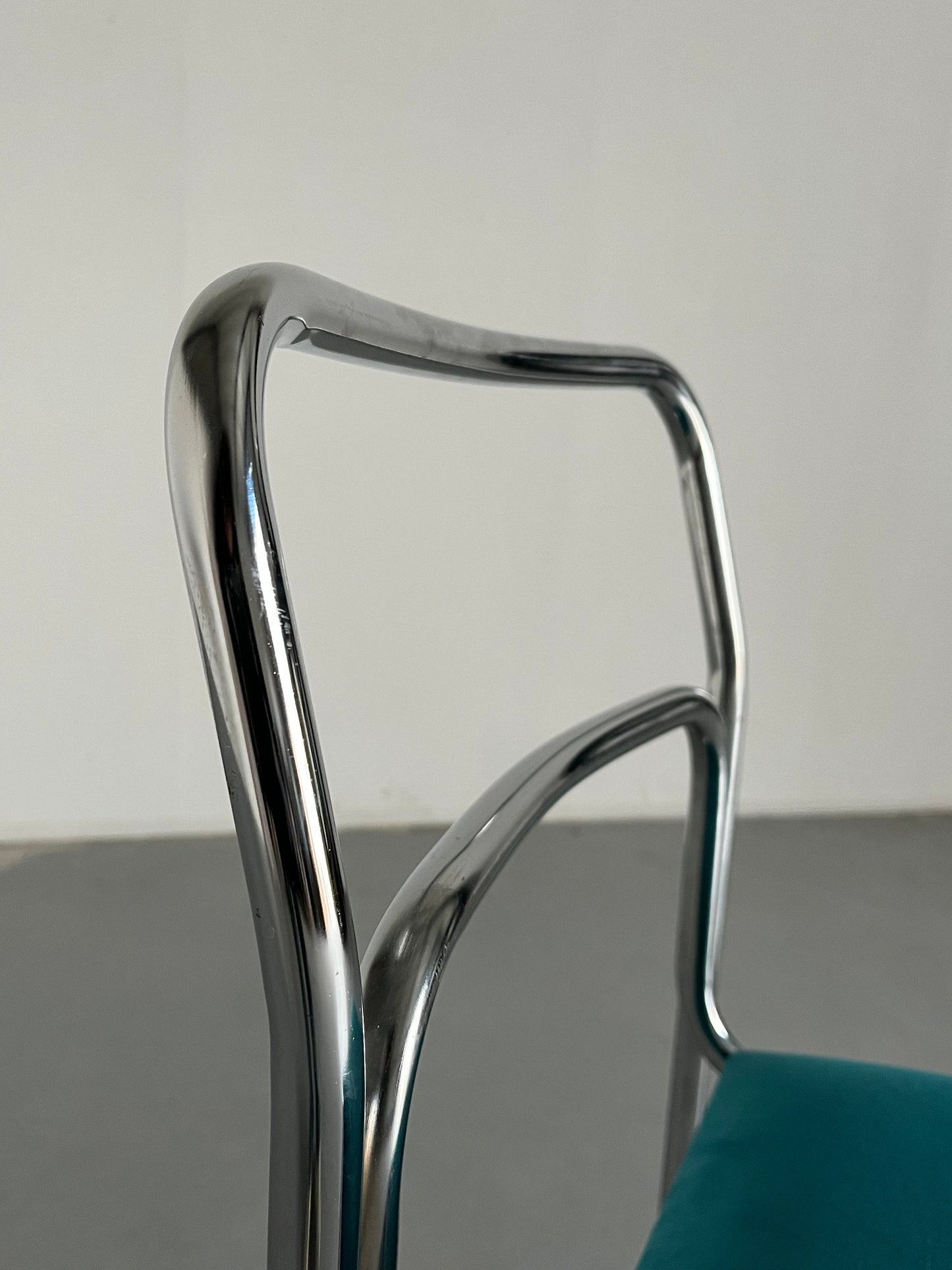 Vintage Stapelstuhl von Italien Produktion für Bauhaus Chrom und grüner Samt