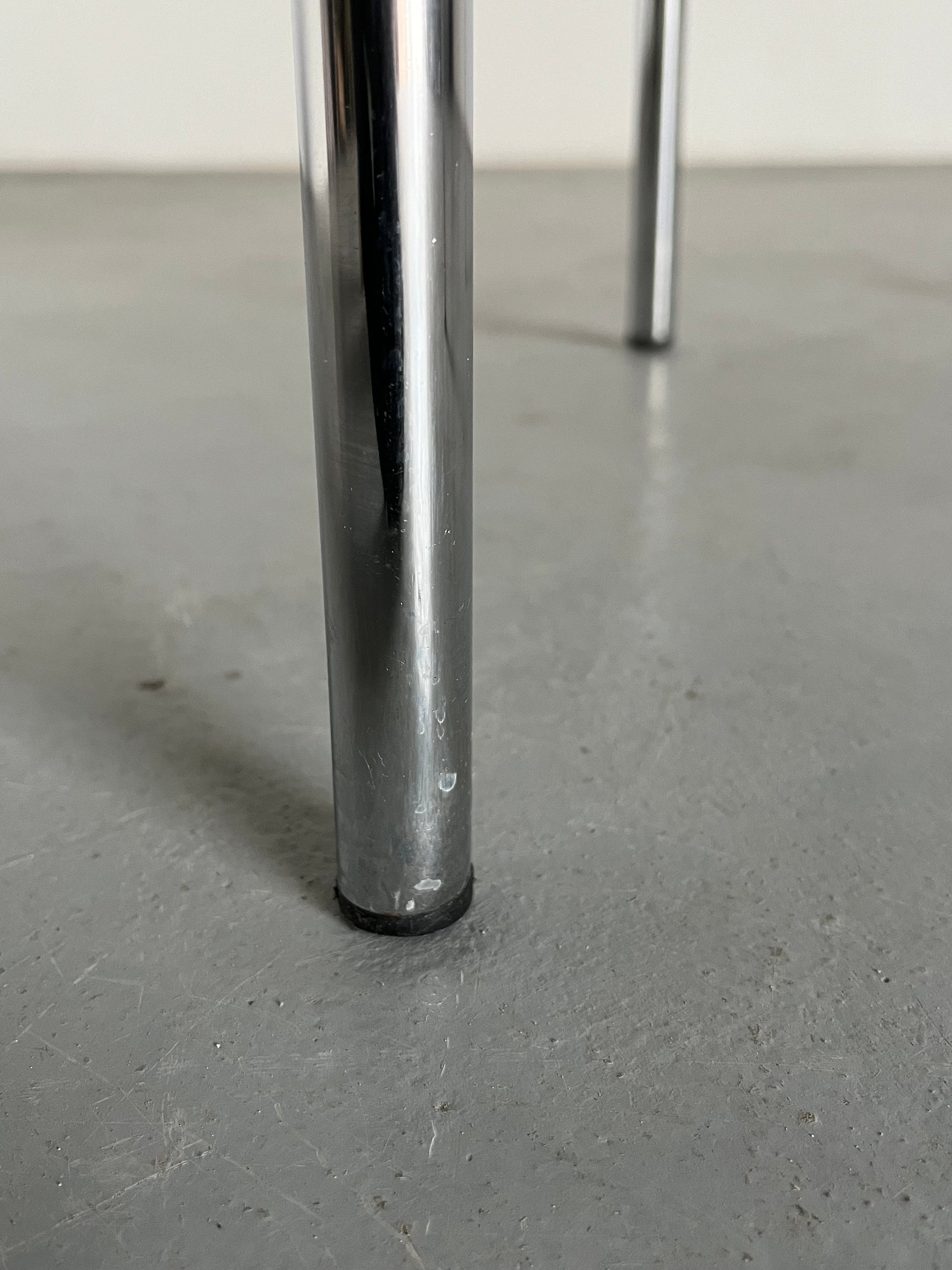 Vintage Stapelstuhl von Italien Produktion für Bauhaus Chrom und grüner Samt