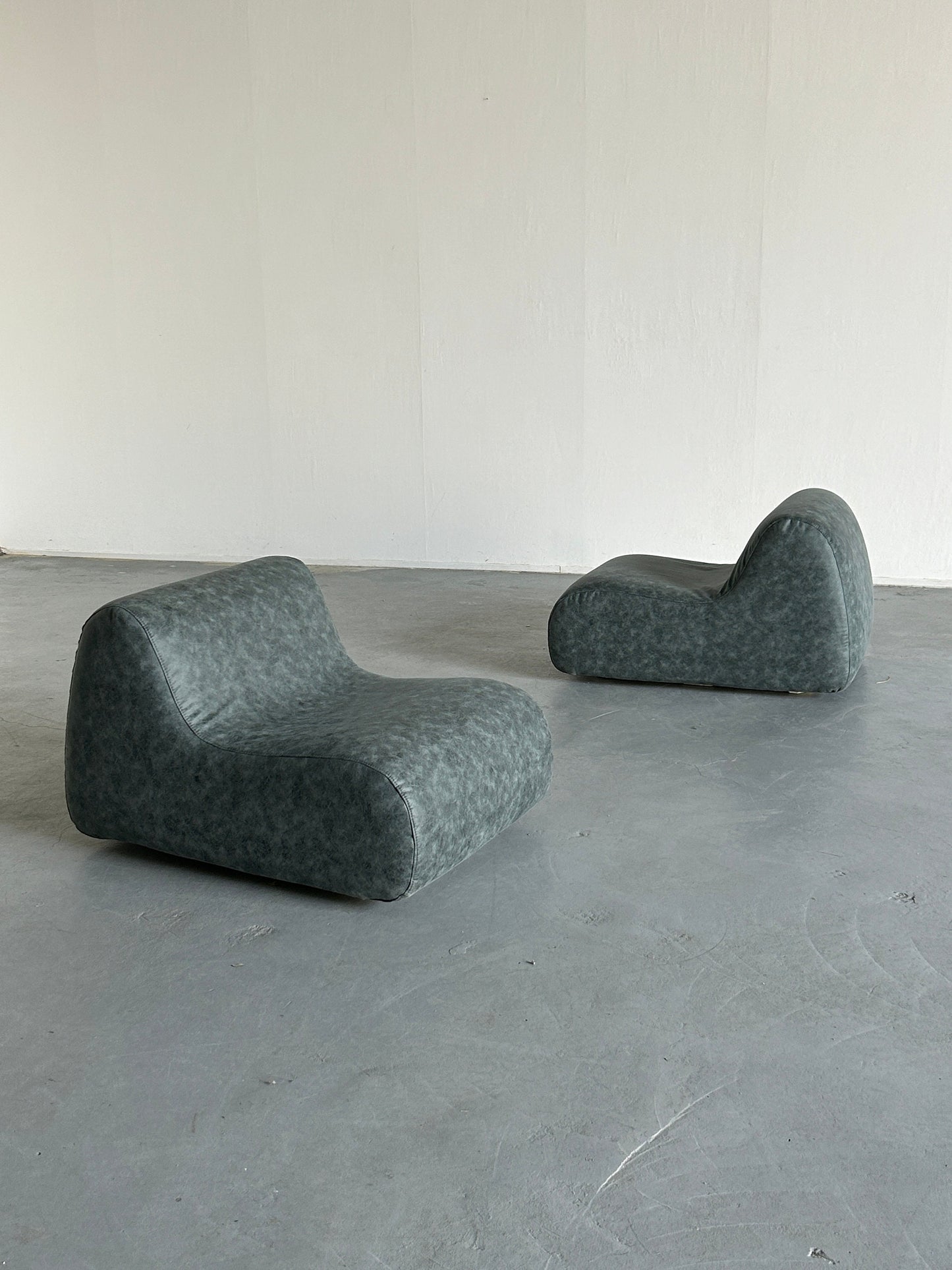 Vintage Set von 2 Lounge Sessel Grau Schaumstoff Kunststoff