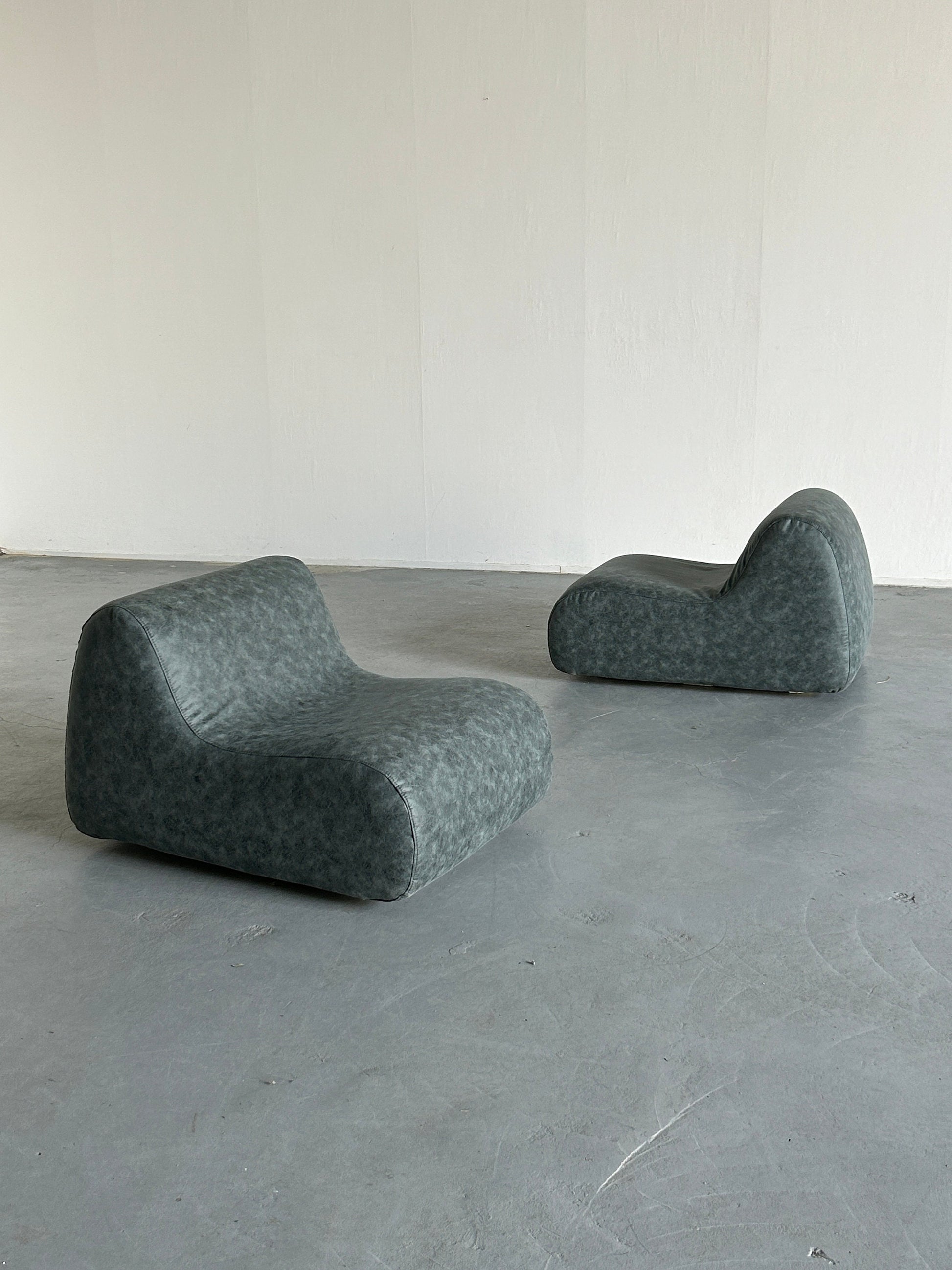 Vintage Set von 2 Lounge Sessel Grau Schaumstoff Kunststoff