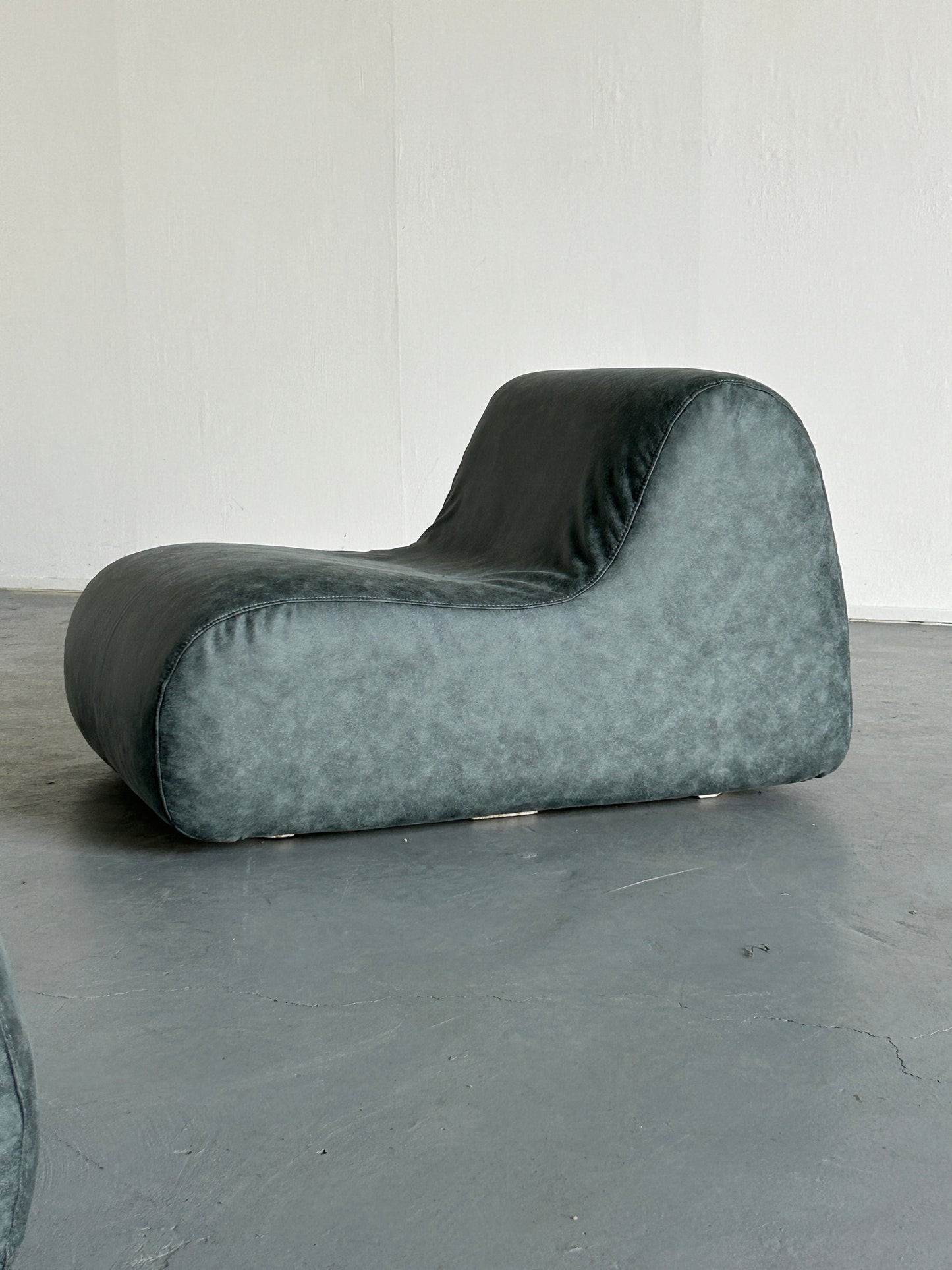 Vintage Set von 2 Lounge Sessel Grau Schaumstoff Kunststoff