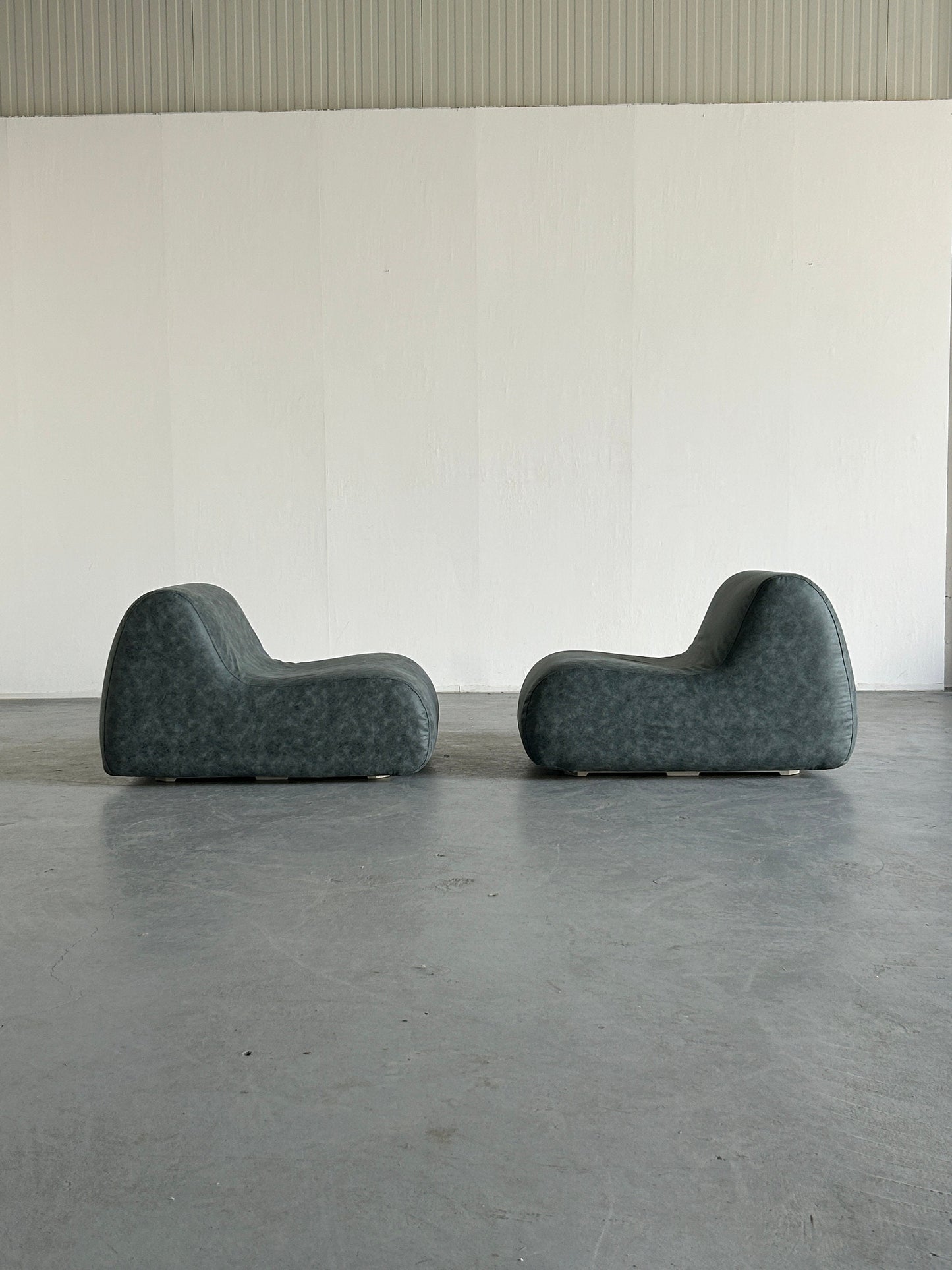 Vintage Set von 2 Lounge Sessel Grau Schaumstoff Kunststoff