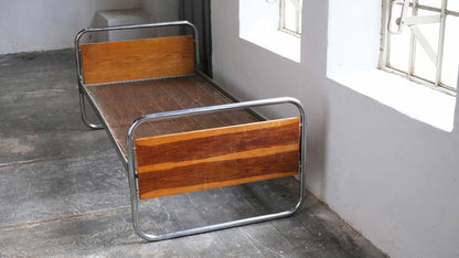 Vintage Bauhaus Bettgestell aus verchromtem Stahlrohr, furniertes Holz, #1 von 2