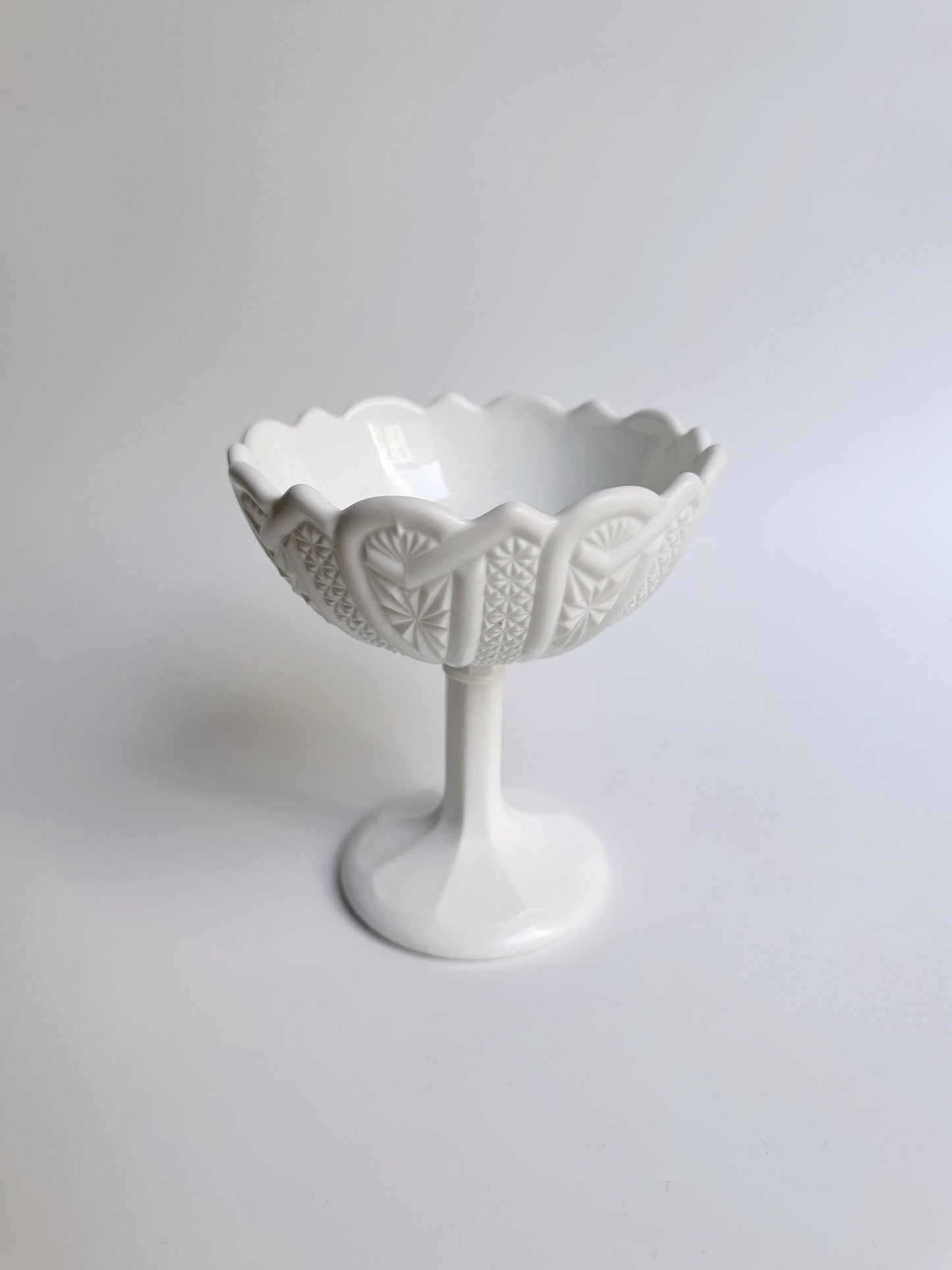 Vintage Jugendstil Opaline Glas Fußschale Weiß