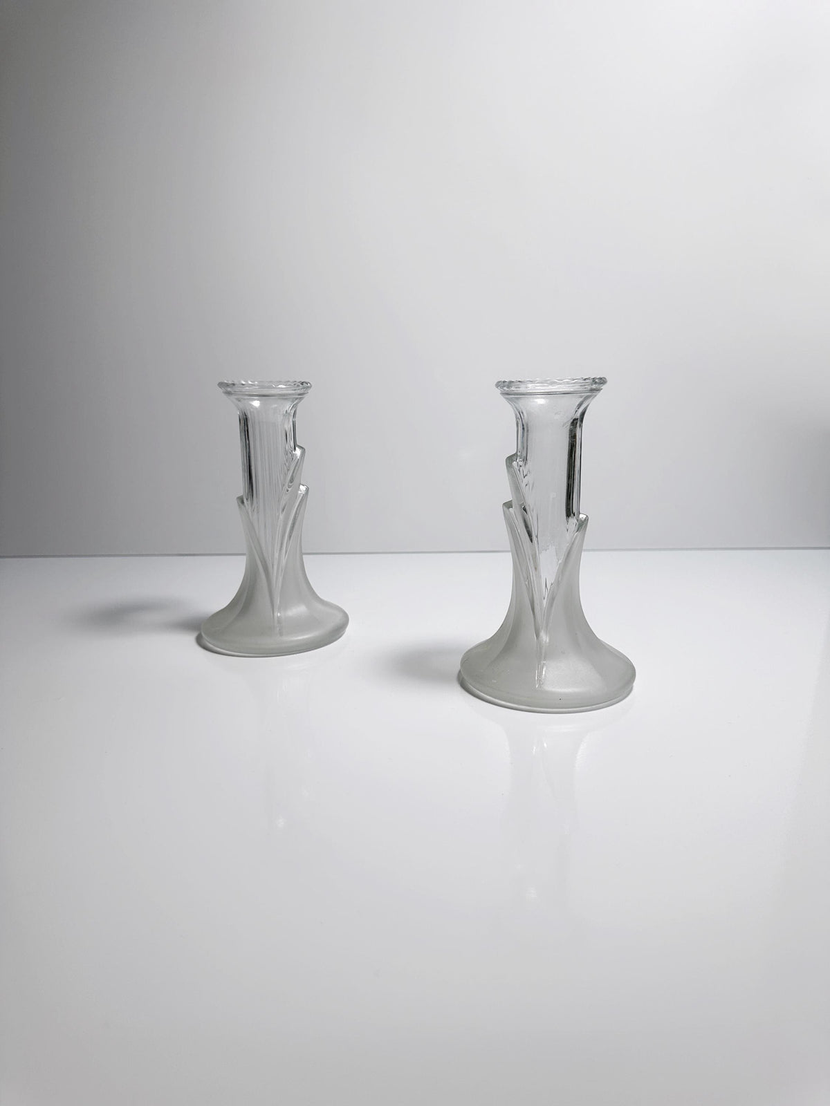 Set von 2 Vintage Kerzenhalter aus satiniertem Glas, Art Deco Revival