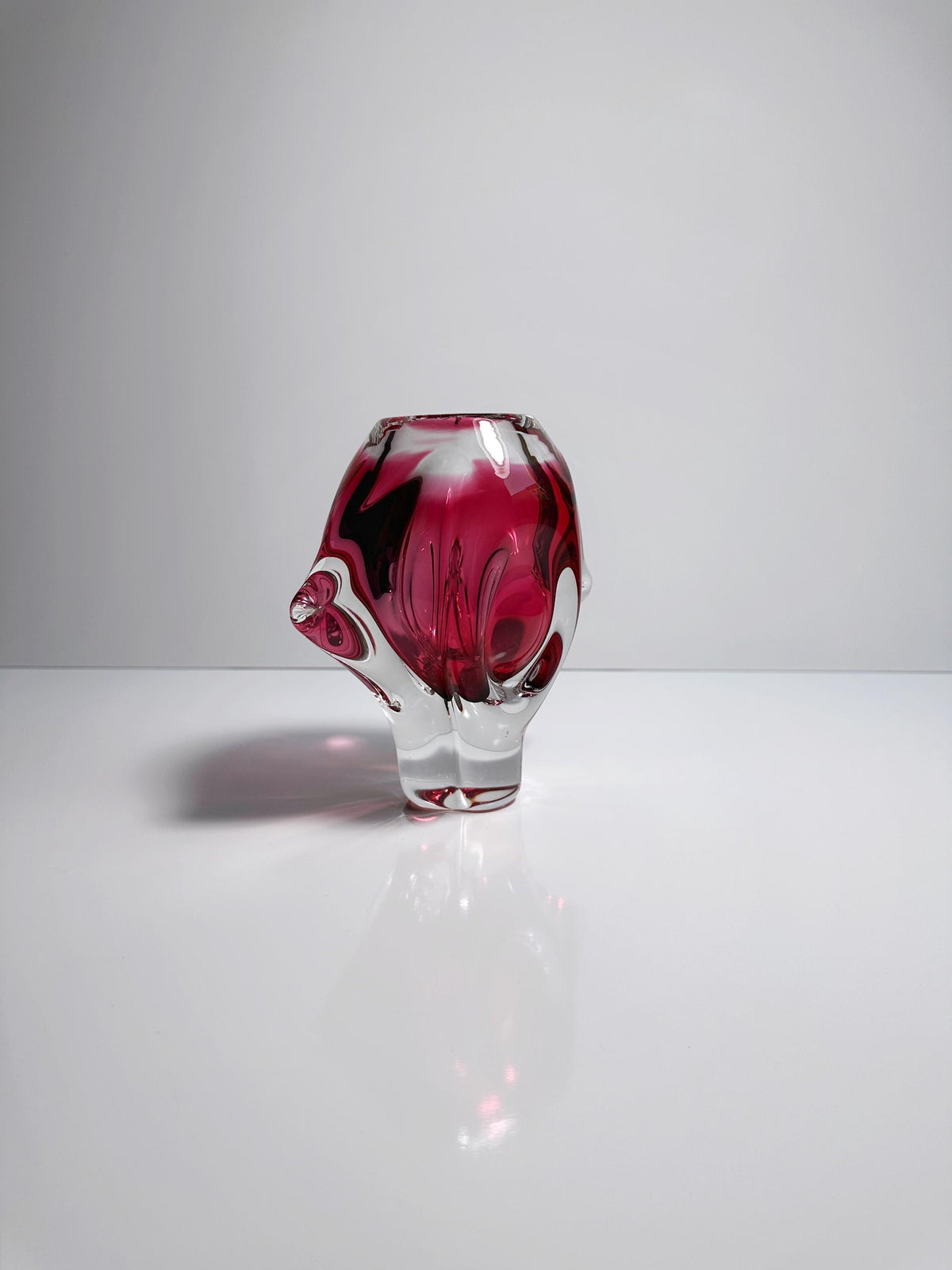 Vintage Vase Josef Hospodka Cranberry Pink von Chřibská Sklo Sommerso Rot