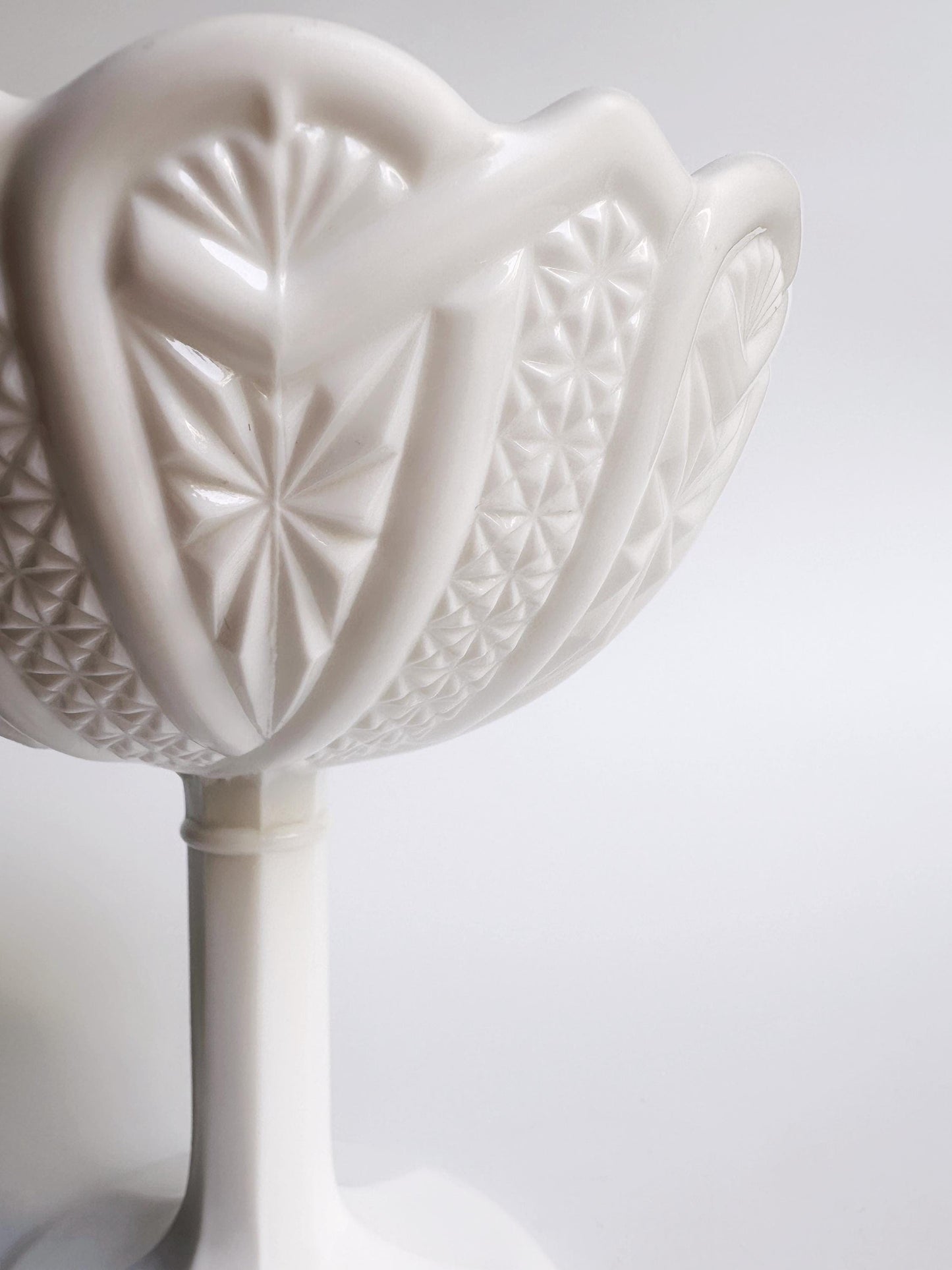 Vintage Jugendstil Opaline Glas Fußschale Weiß