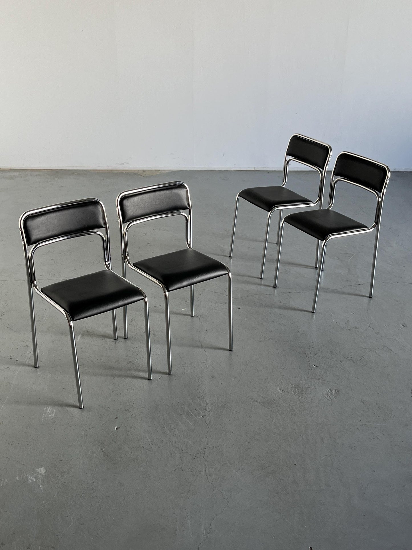 Vintage Stuhl Bauhaus Chromrohr schwarz Kunstleder stapelbar italienisch