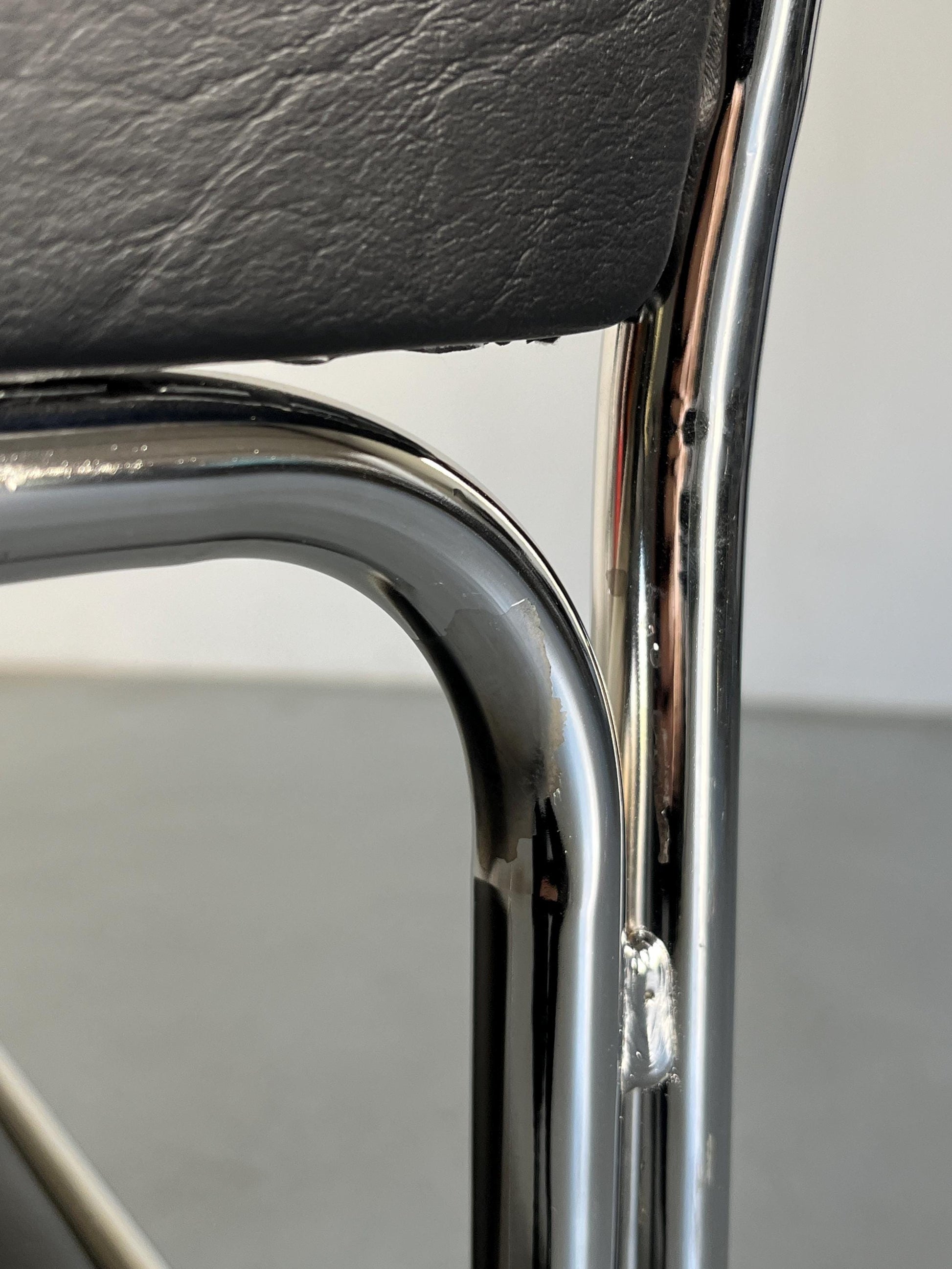 Vintage Stuhl Bauhaus Chromrohr schwarz Kunstleder stapelbar italienisch