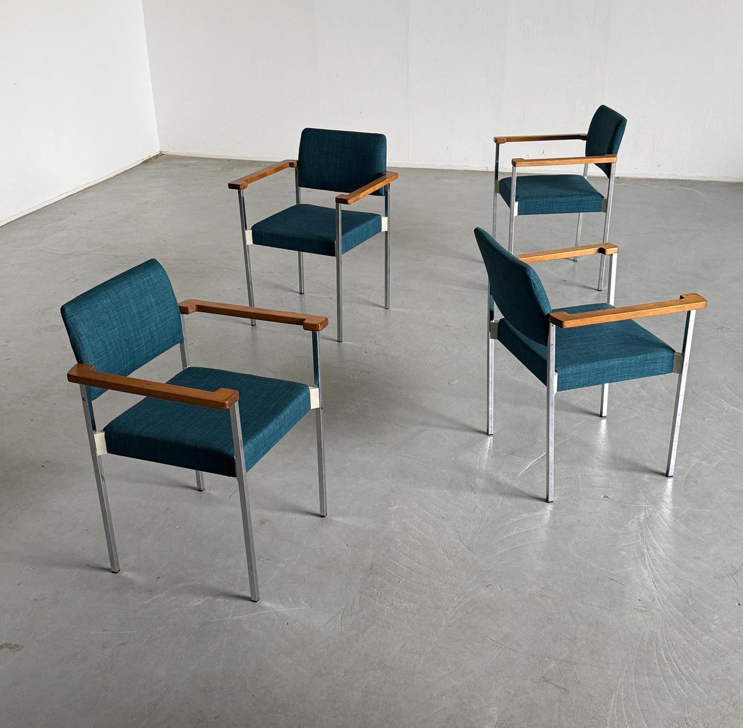 Vintage Mid-Century Modern Stuhl verchromt gepolstert 1960er