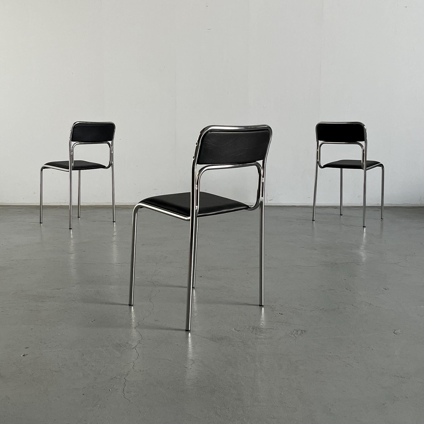 Vintage Stuhl Bauhaus Chromrohr schwarz Kunstleder stapelbar italienisch