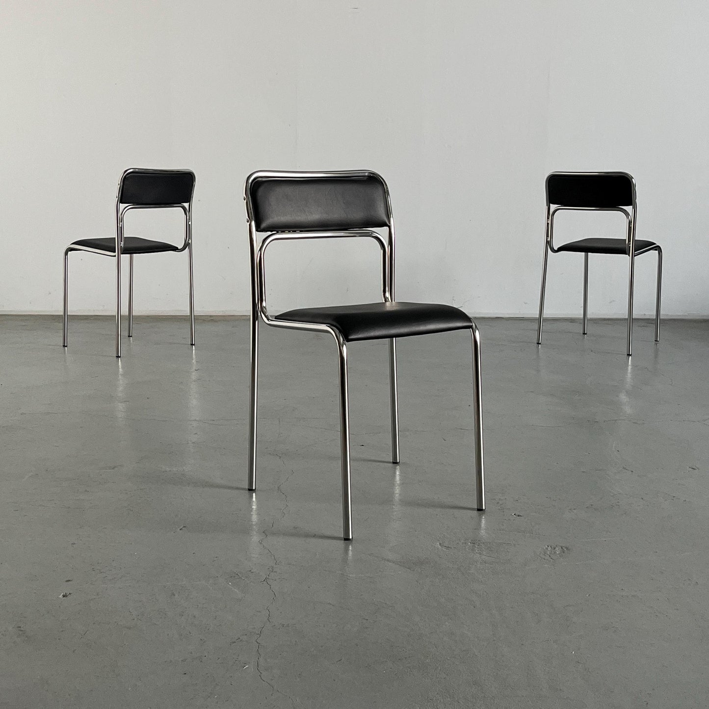 Vintage Stuhl Bauhaus Chromrohr schwarz Kunstleder stapelbar italienisch