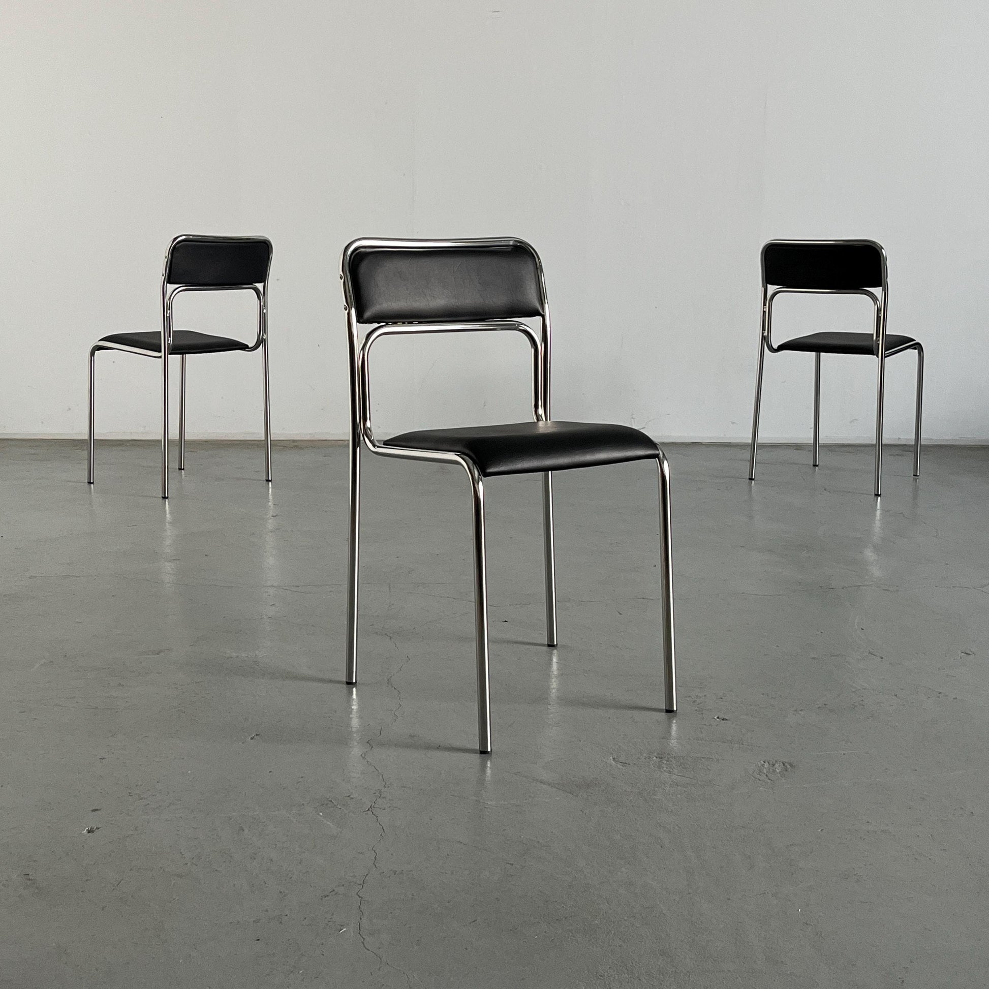 Vintage Stuhl Bauhaus Chromrohr schwarz Kunstleder stapelbar italienisch