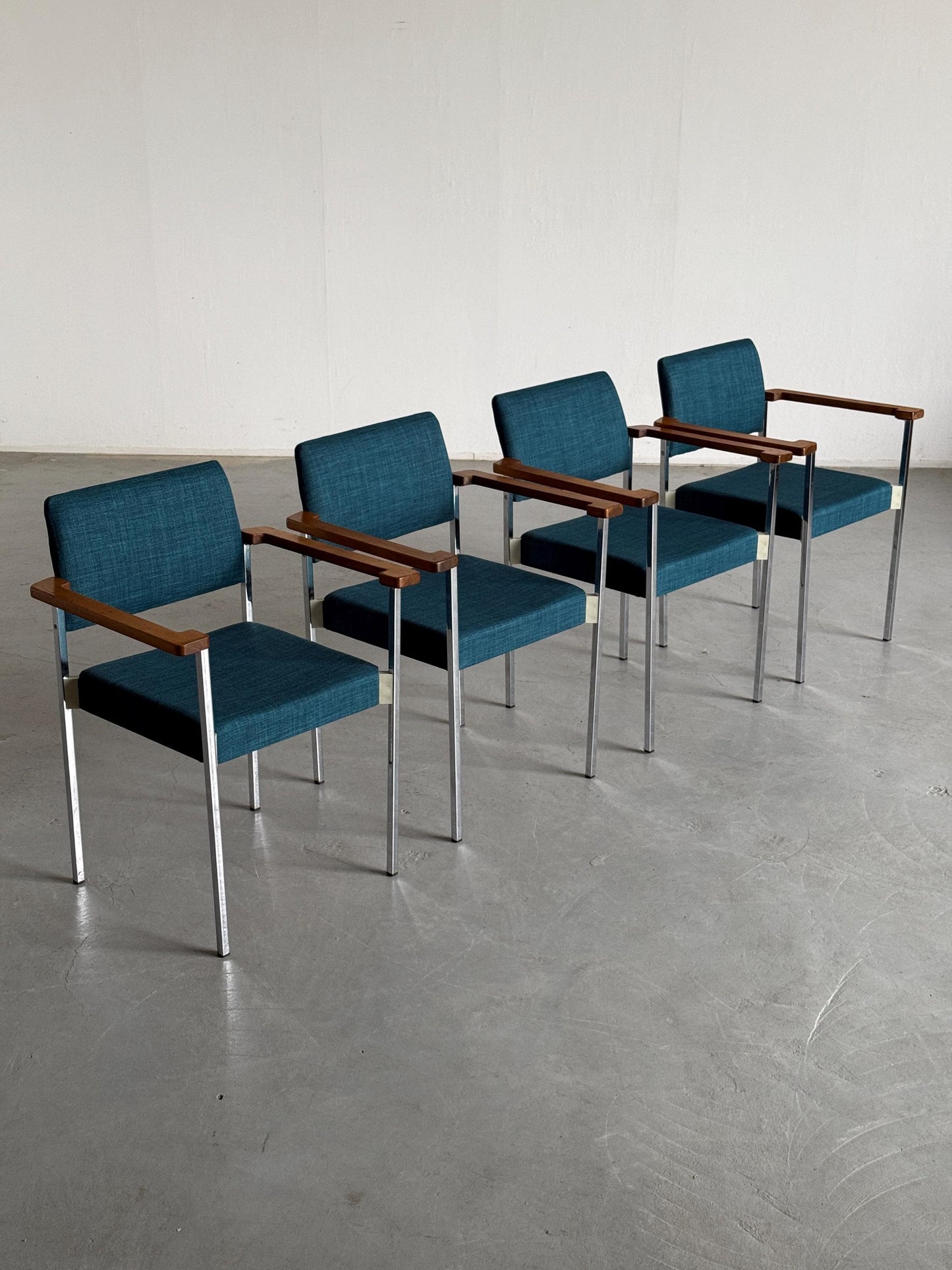 Vintage Stapelstuhl Chrom Holz Polster blau, 1960er