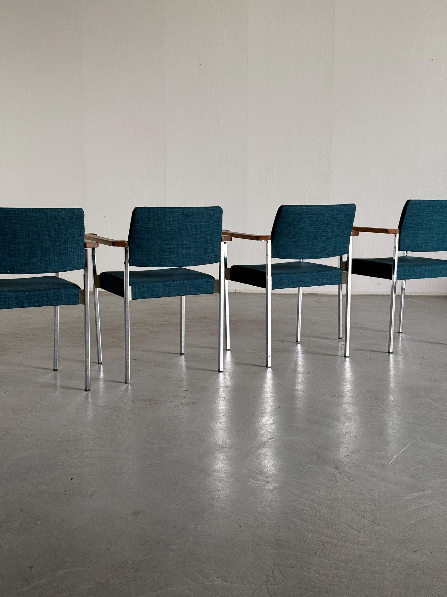 Vintage Mid-Century Modern Stuhl verchromt gepolstert 1960er