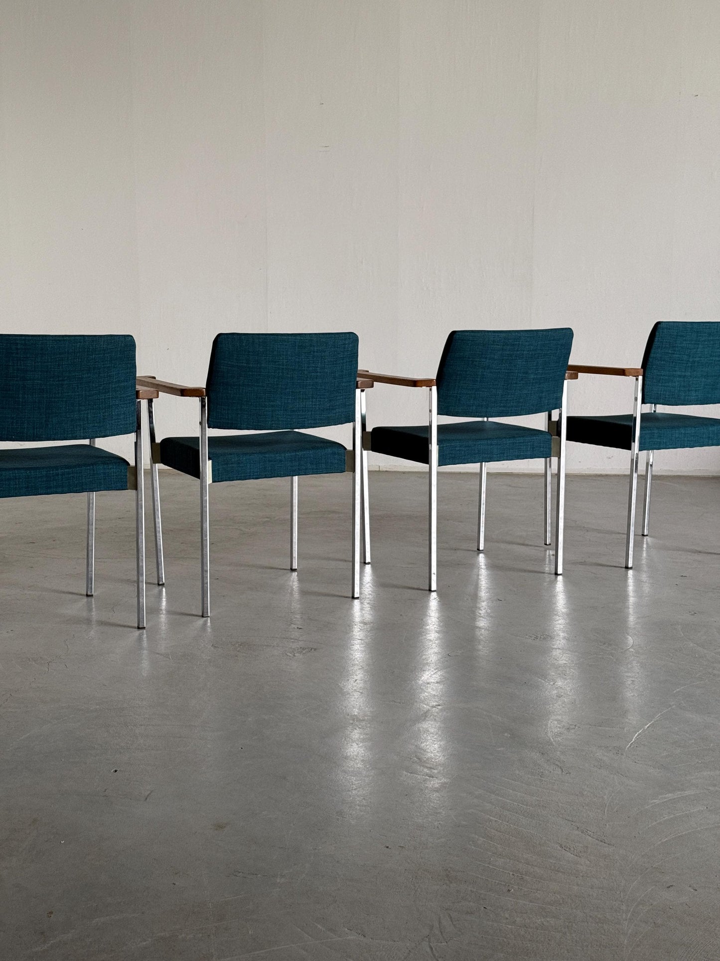 Vintage Mid-Century Modern Stuhl verchromt gepolstert 1960er