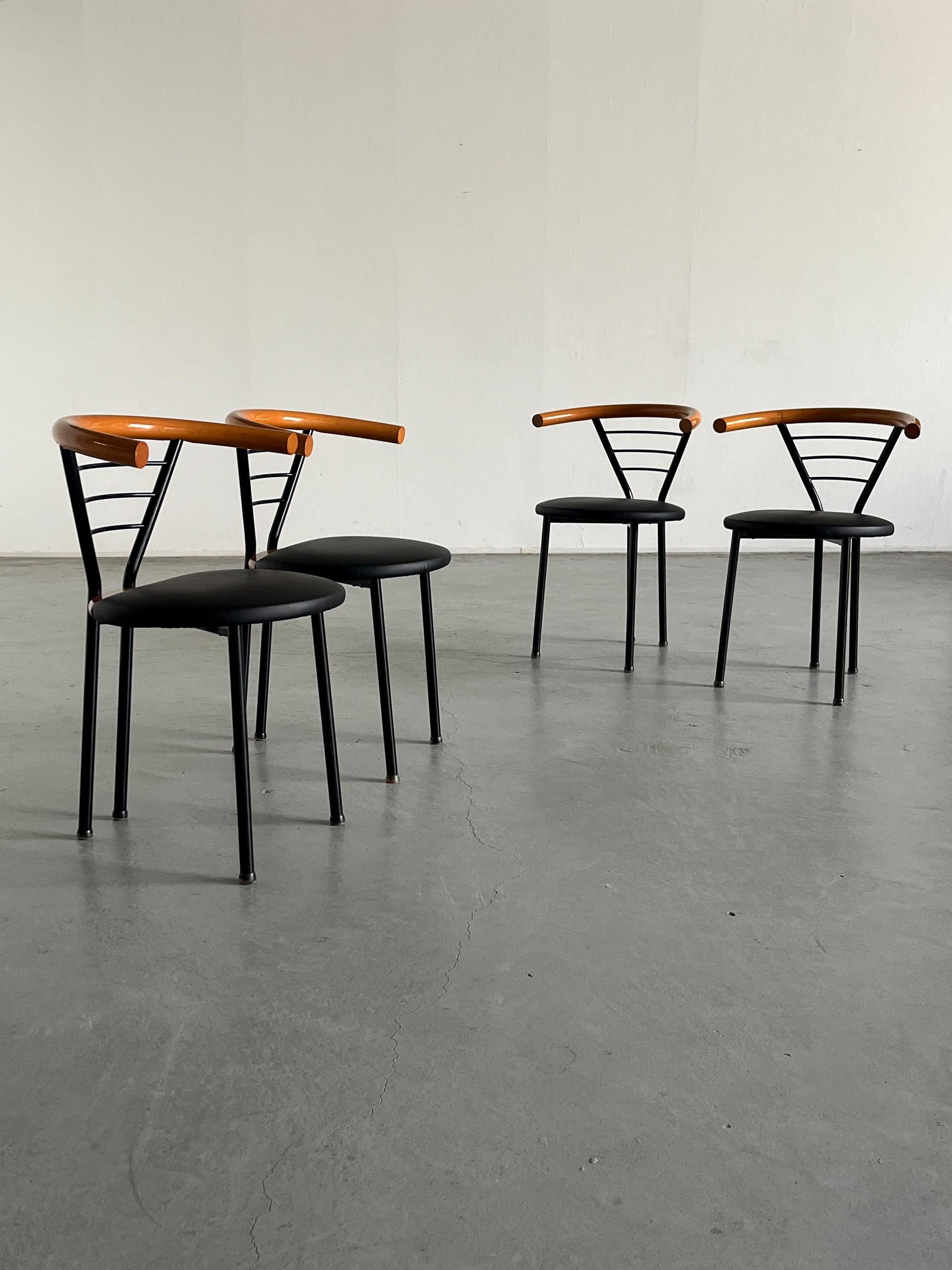 Vintage Postmodern Armlehnstuhl Schwarz Kunstleder Memphis Italien 1990er Set von 4