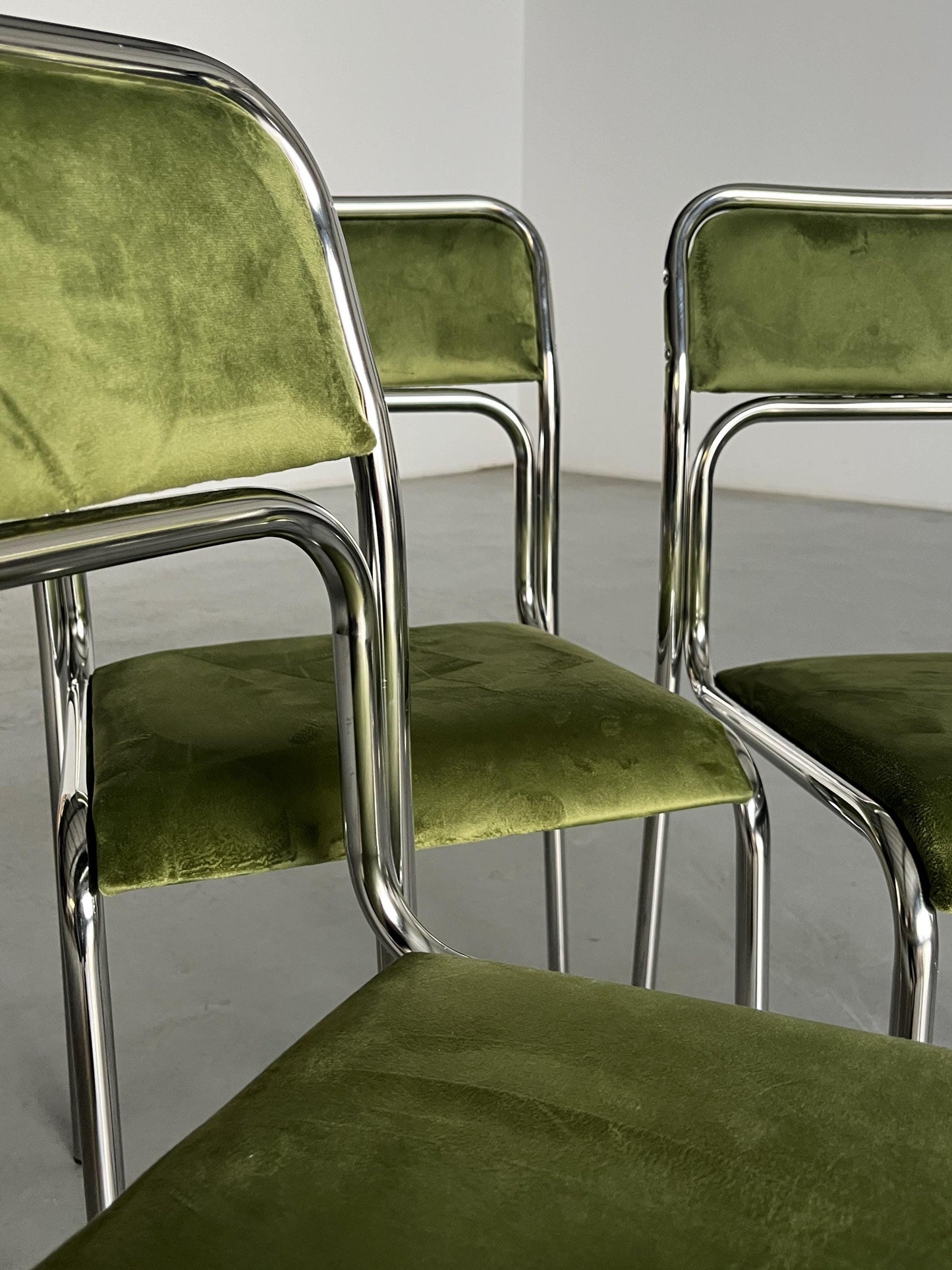 Vintage Stuhl Set von 6 Bauhaus Chrom und grüner Samt von italienischer Designer für unbekannt