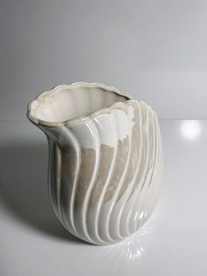 Vintage Keramikvase Art Deco Neo Revival Muschel Weiß Irisierend 80er