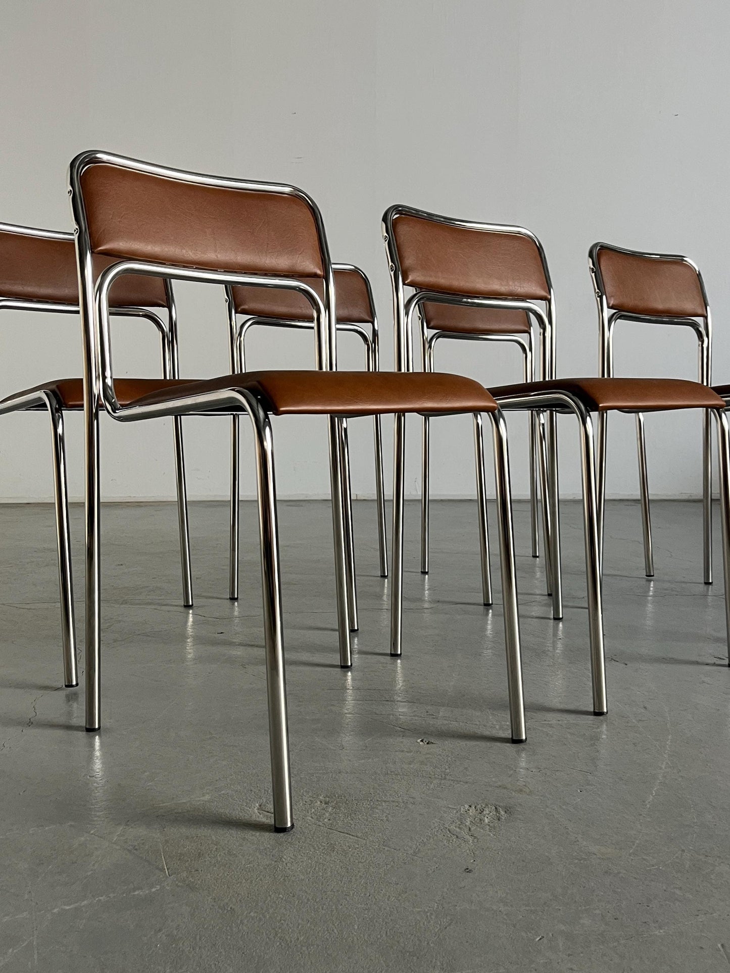 Vintage Set von 6 Stapelstuhl Bauhaus Design, Chromrohr, Kunstleder Braun