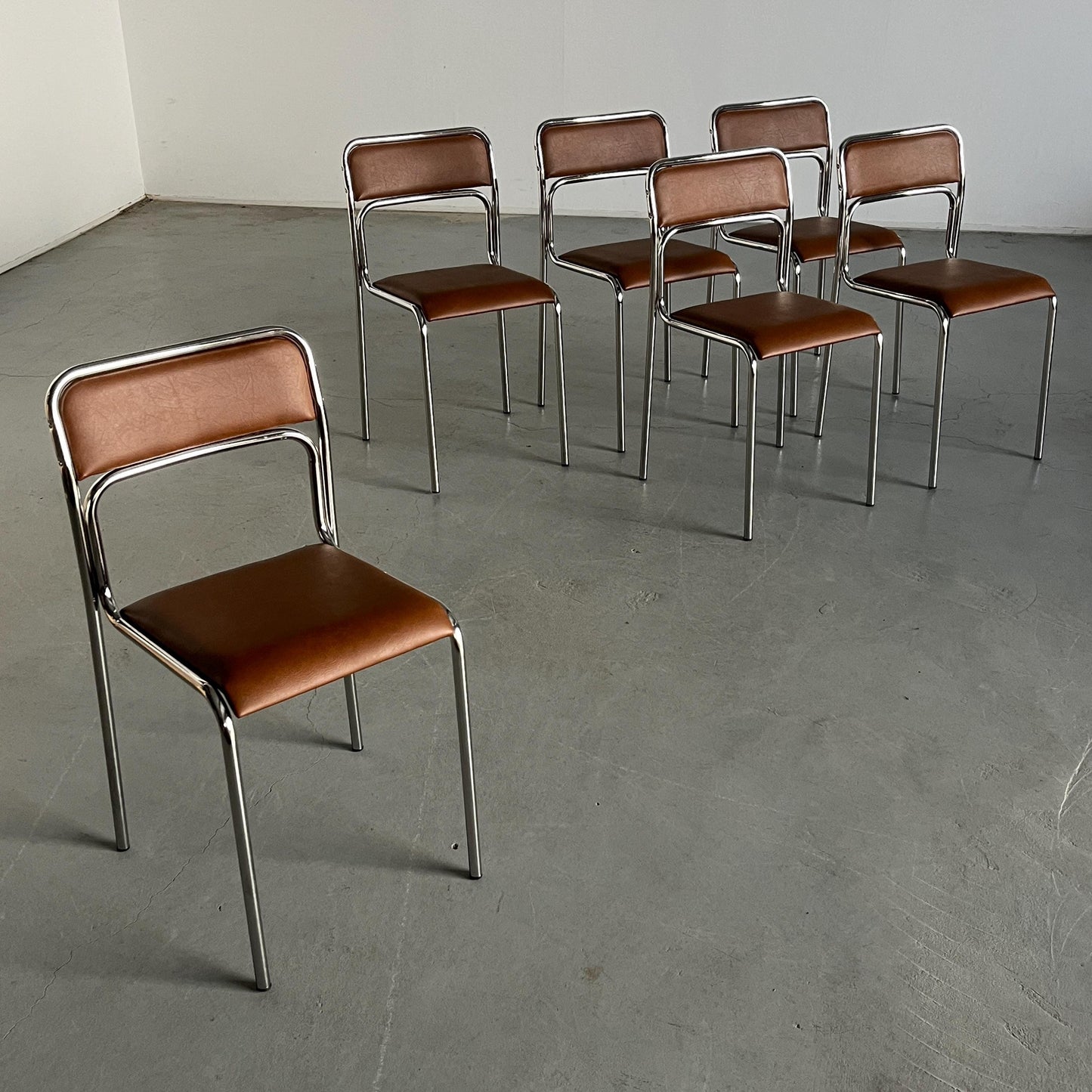 Vintage Set von 6 Stapelstuhl Bauhaus Design, Chromrohr, Kunstleder Braun