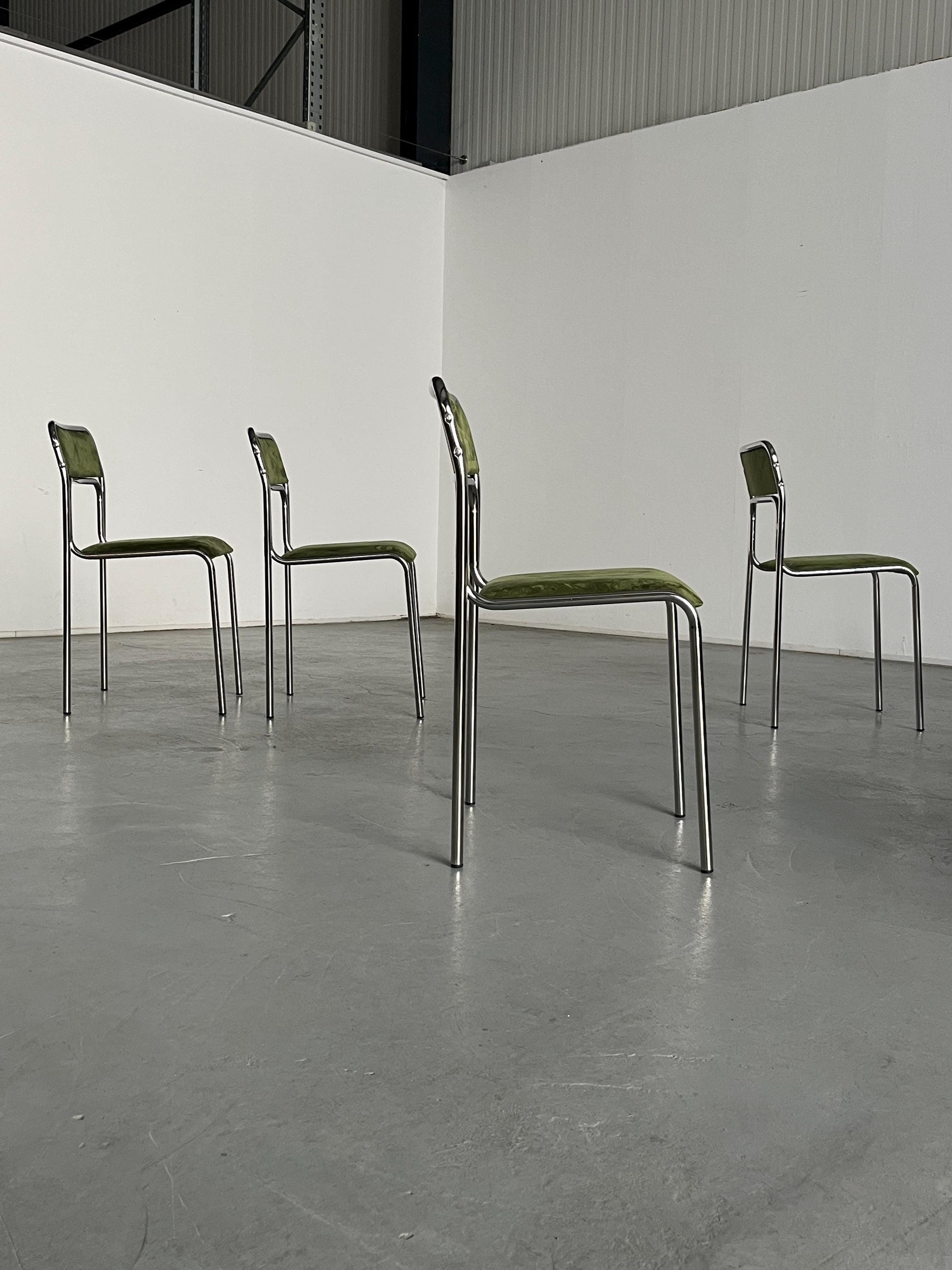 Vintage Stuhl Set von 6 Bauhaus Chrom und grüner Samt von italienischer Designer für unbekannt
