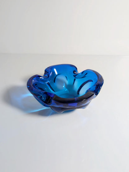 Vintage ashtray CZ glass blue flower 60s 70s