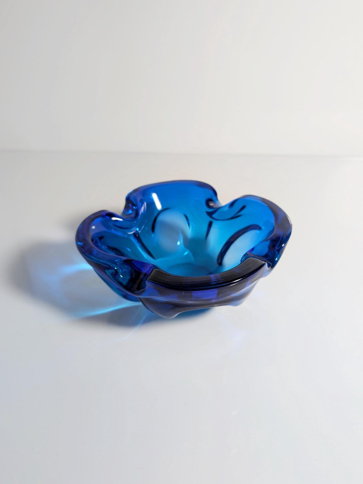 Vintage ashtray CZ glass blue flower 60s 70s