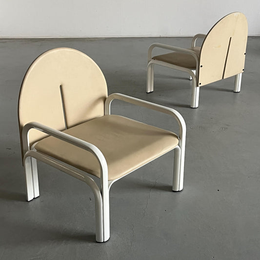 Vintage Armstuhl '54L' von Gae Aulenti für Knoll International Beige Leder Weiß Metall Paar