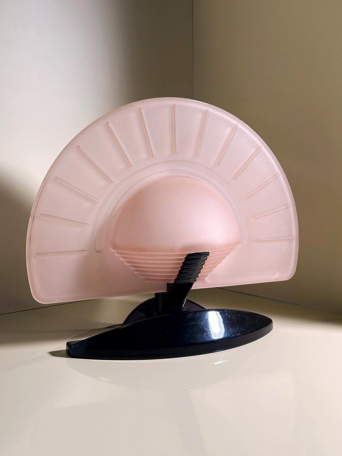 Lampe de table vintage en forme d'éventail en verre de Murano par Ladue Italia, rose saumon, Art déco, années 1980