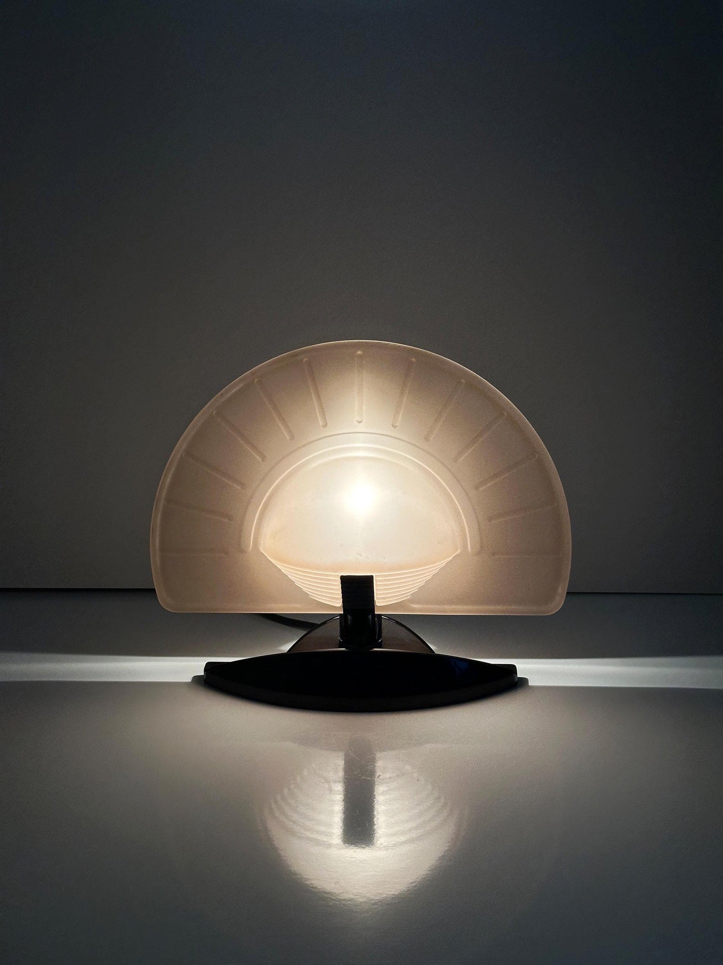 Lampe de table vintage en forme d'éventail en verre de Murano par Ladue Italia, rose saumon, Art déco, années 1980