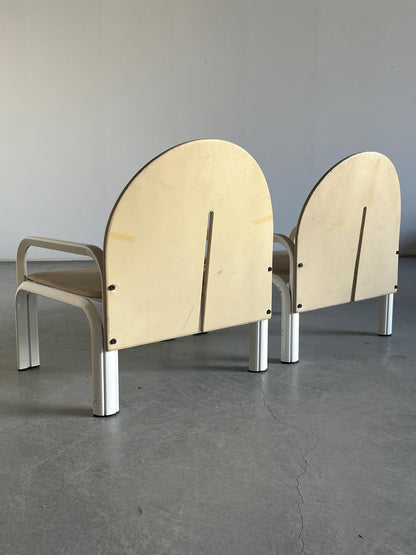 Vintage Armstuhl '54L' von Gae Aulenti für Knoll International Beige Leder Weiß Metall Paar