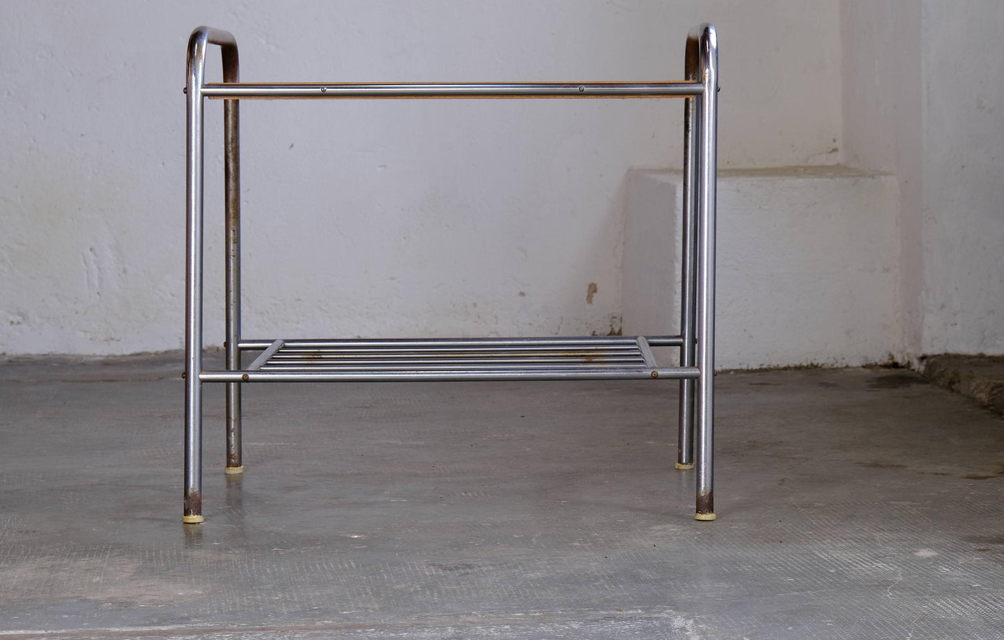 Vintage Beistelltisch Bauhaus mit Holzablage