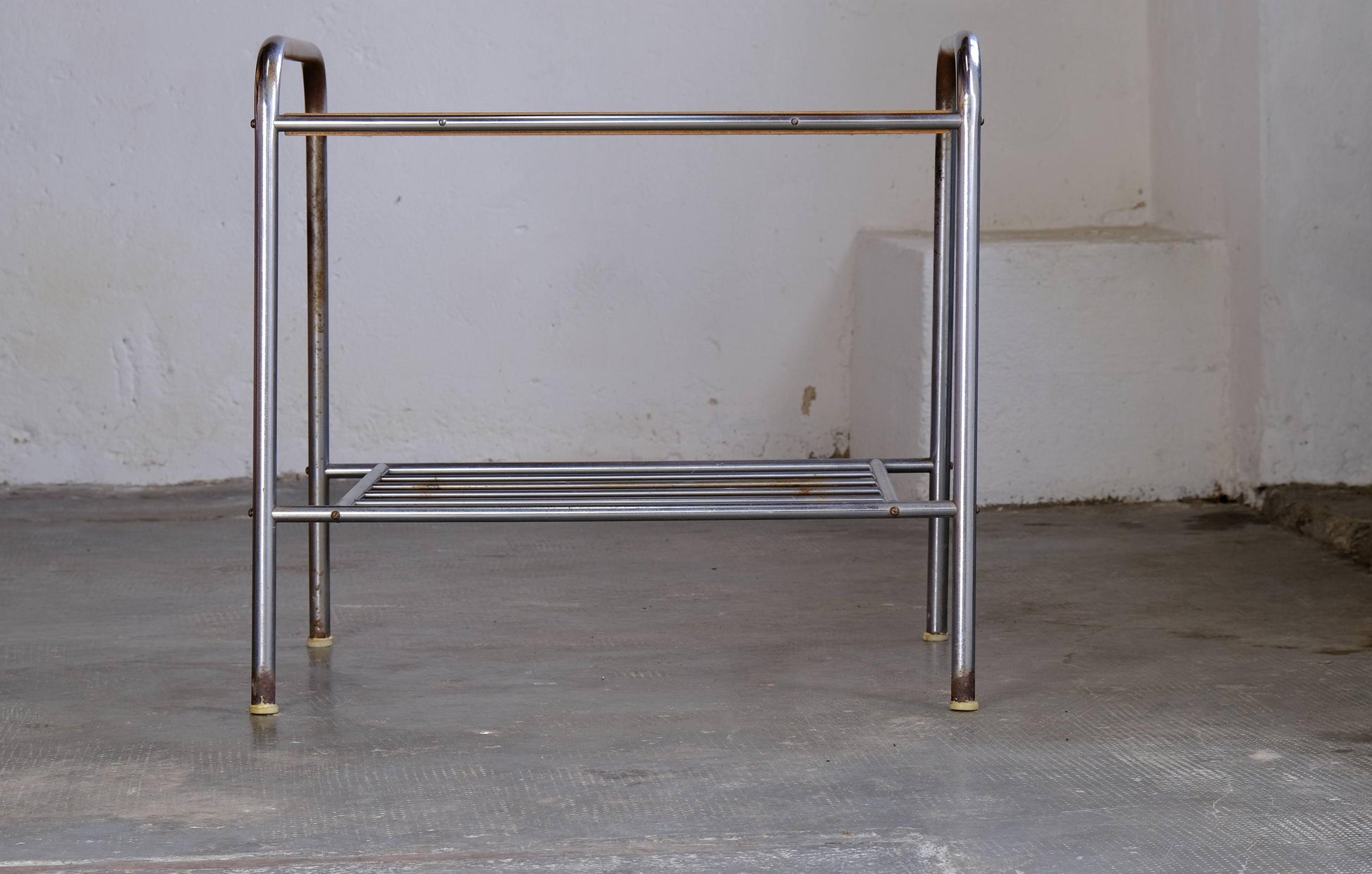 Vintage Beistelltisch Bauhaus mit Holzablage