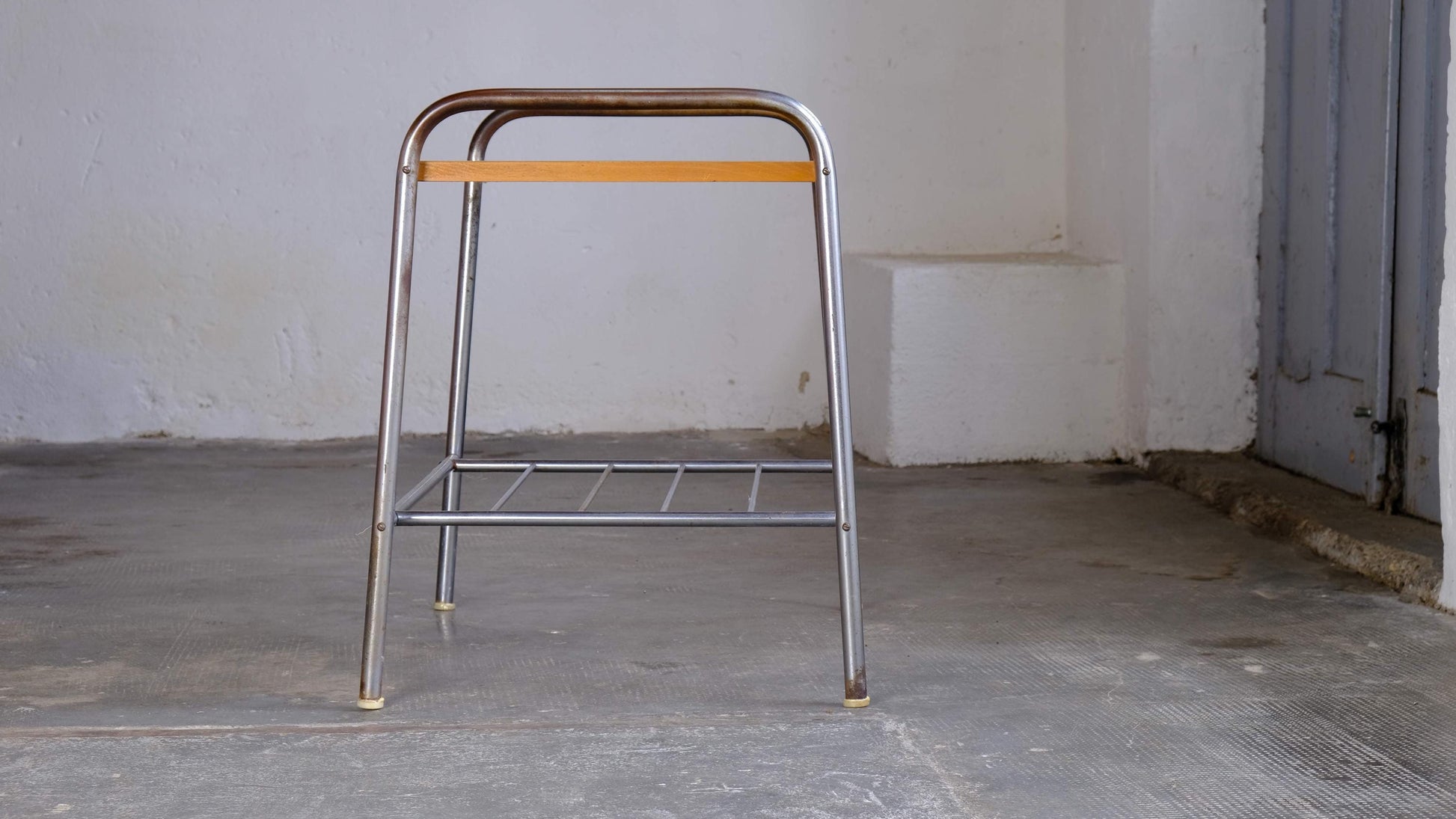 Vintage Beistelltisch Bauhaus mit Holzablage