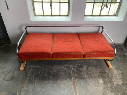 Vintage Sofa Bauhaus mit roten Polsterauflagen