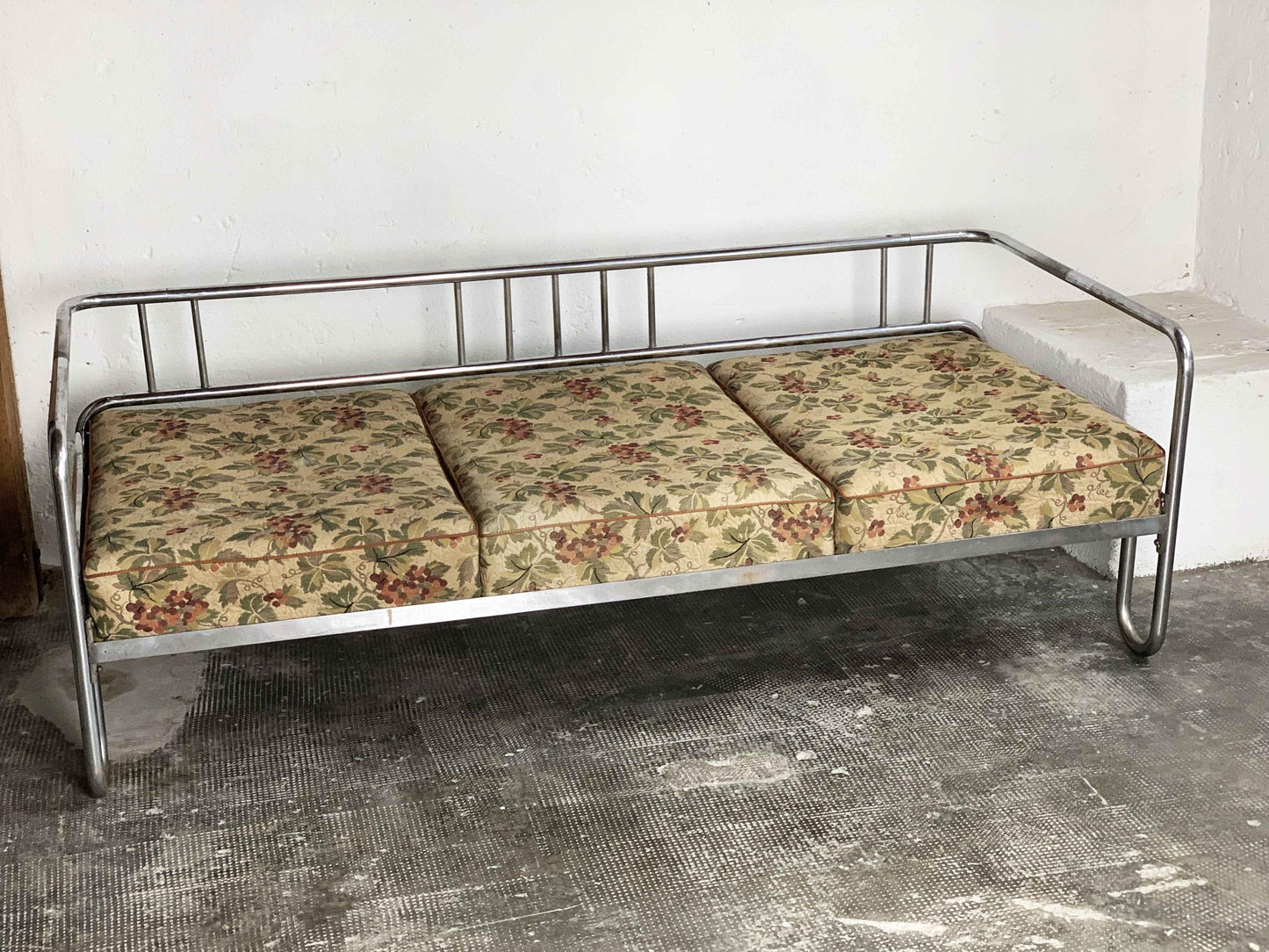 Vintage Sofa nach Anton Lorenz für Bauhaus mit gemusterten Polsterauflagen