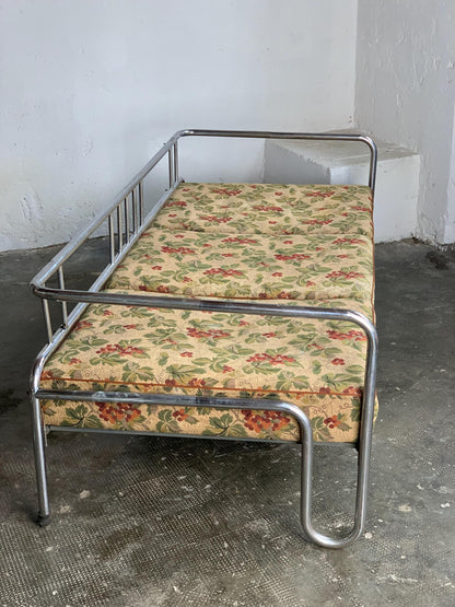 Vintage Sofa nach Anton Lorenz für Bauhaus mit gemusterten Polsterauflagen