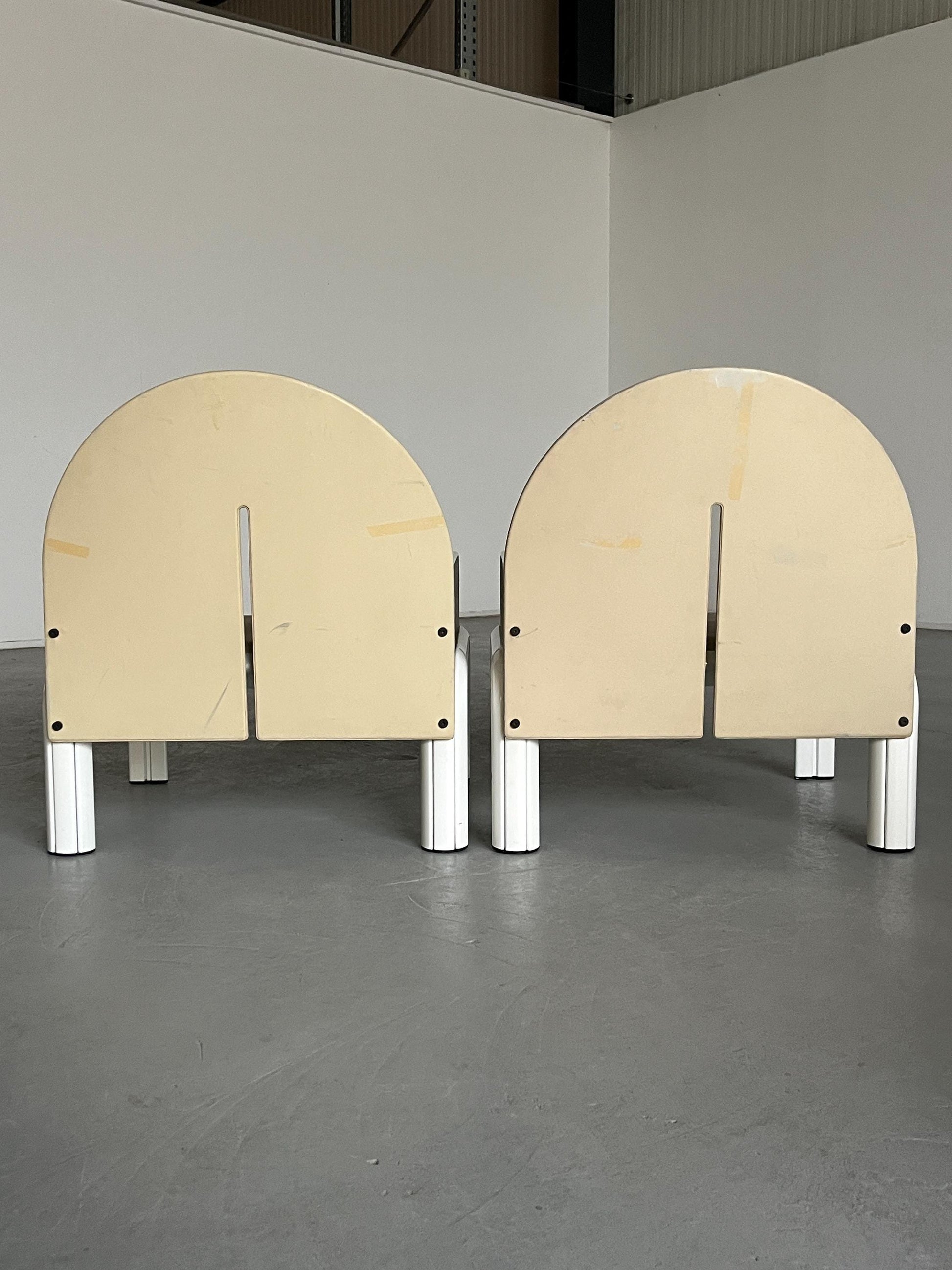 Vintage Armstuhl '54L' von Gae Aulenti für Knoll International Beige Leder Weiß Metall Paar