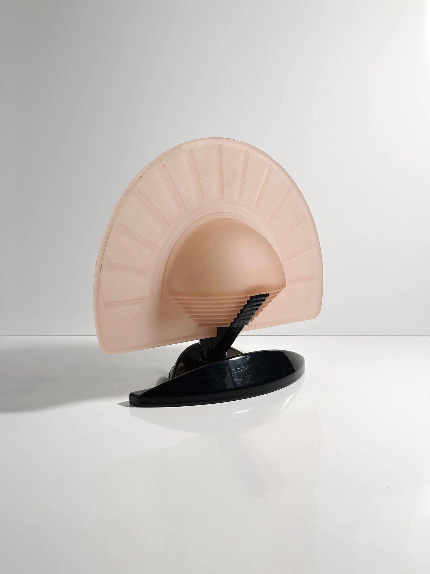 Lampe de table vintage en forme d'éventail en verre de Murano par Ladue Italia, rose saumon, Art déco, années 1980