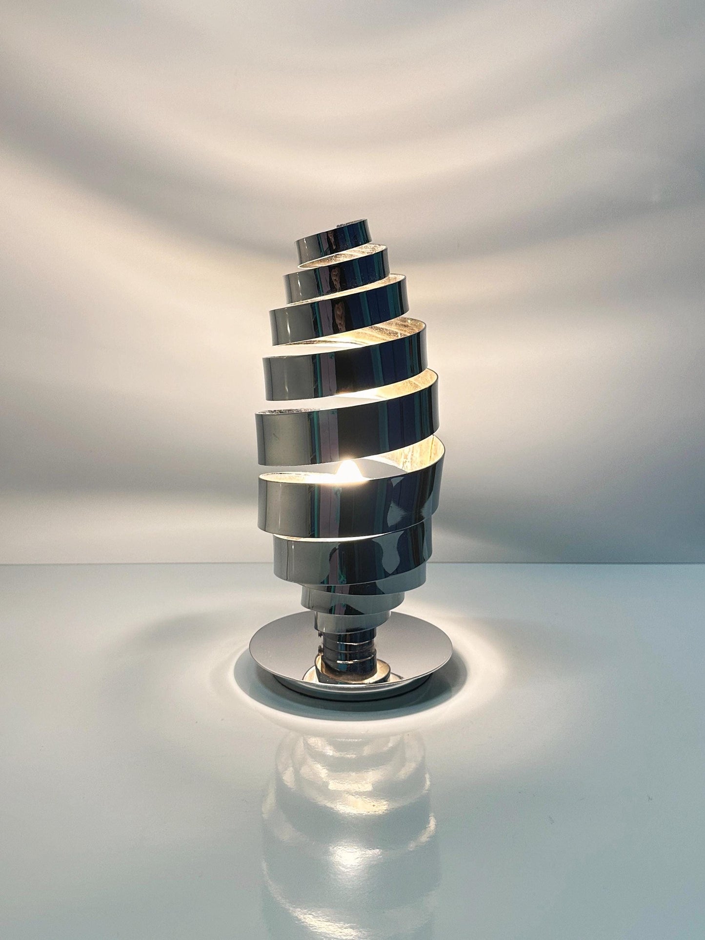 Lampe de table vintage chromée de style Space Age Spoutnik, milieu du siècle, années 60-70, spirale futuriste