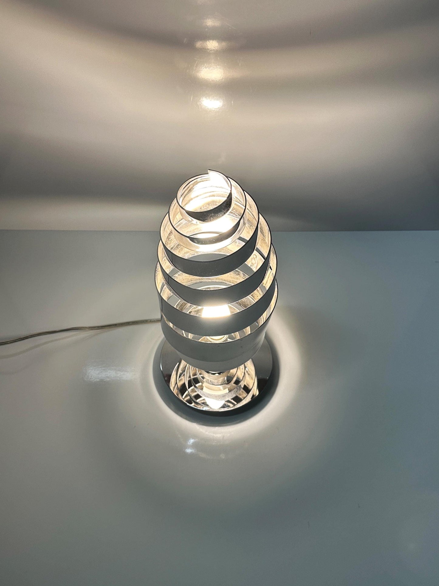Lampe de table vintage chromée de style Space Age Spoutnik, milieu du siècle, années 60-70, spirale futuriste