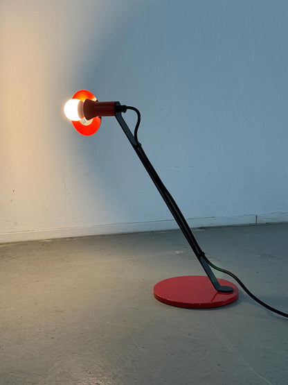 Vintage Tischlampe rot schwarz Metall geometrisch 1980er Niederlande