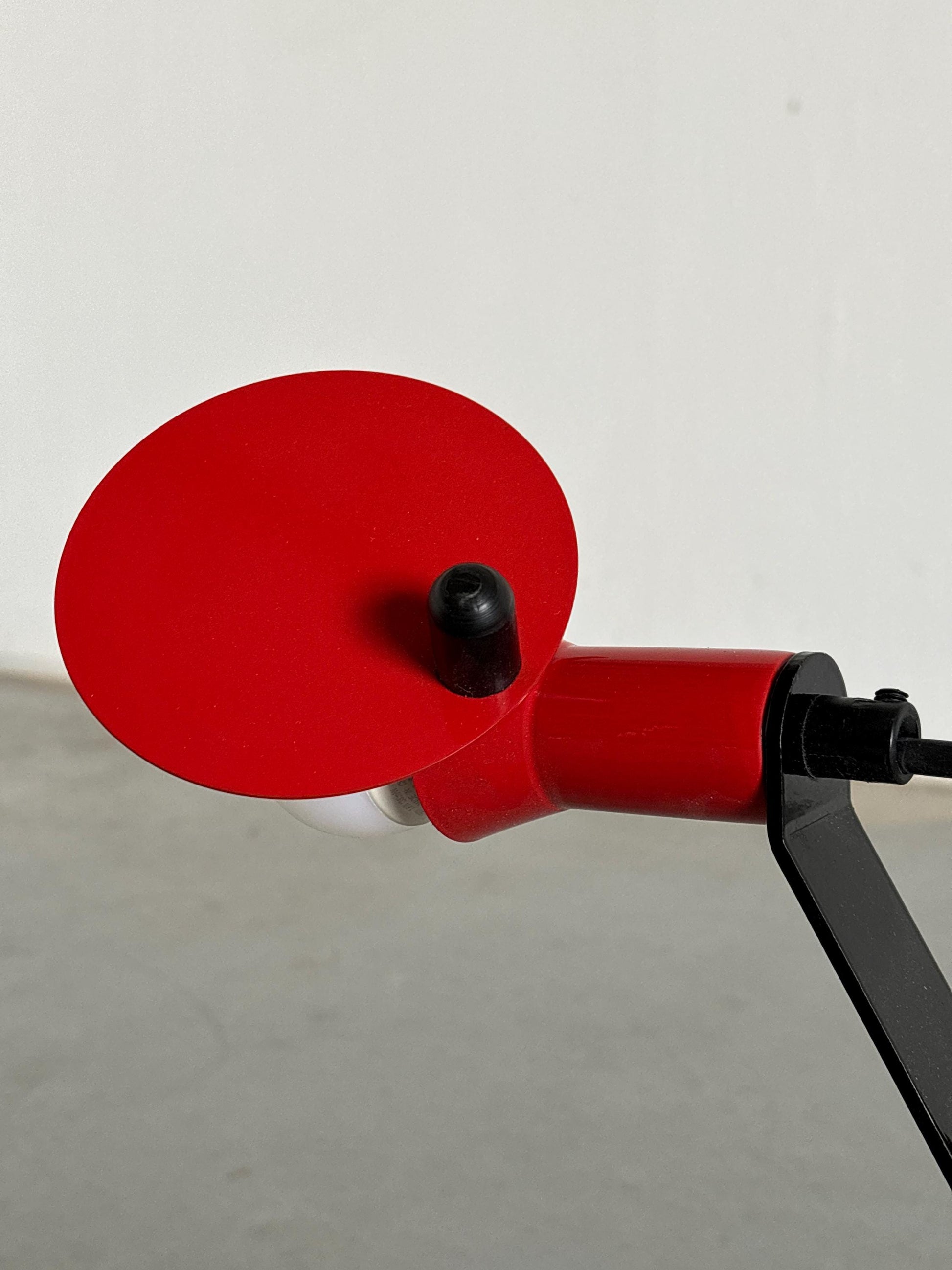 Vintage Postmoderne Schreibtischlampe Rot Schwarz Metall Geometrisch 1980er Niederlande
