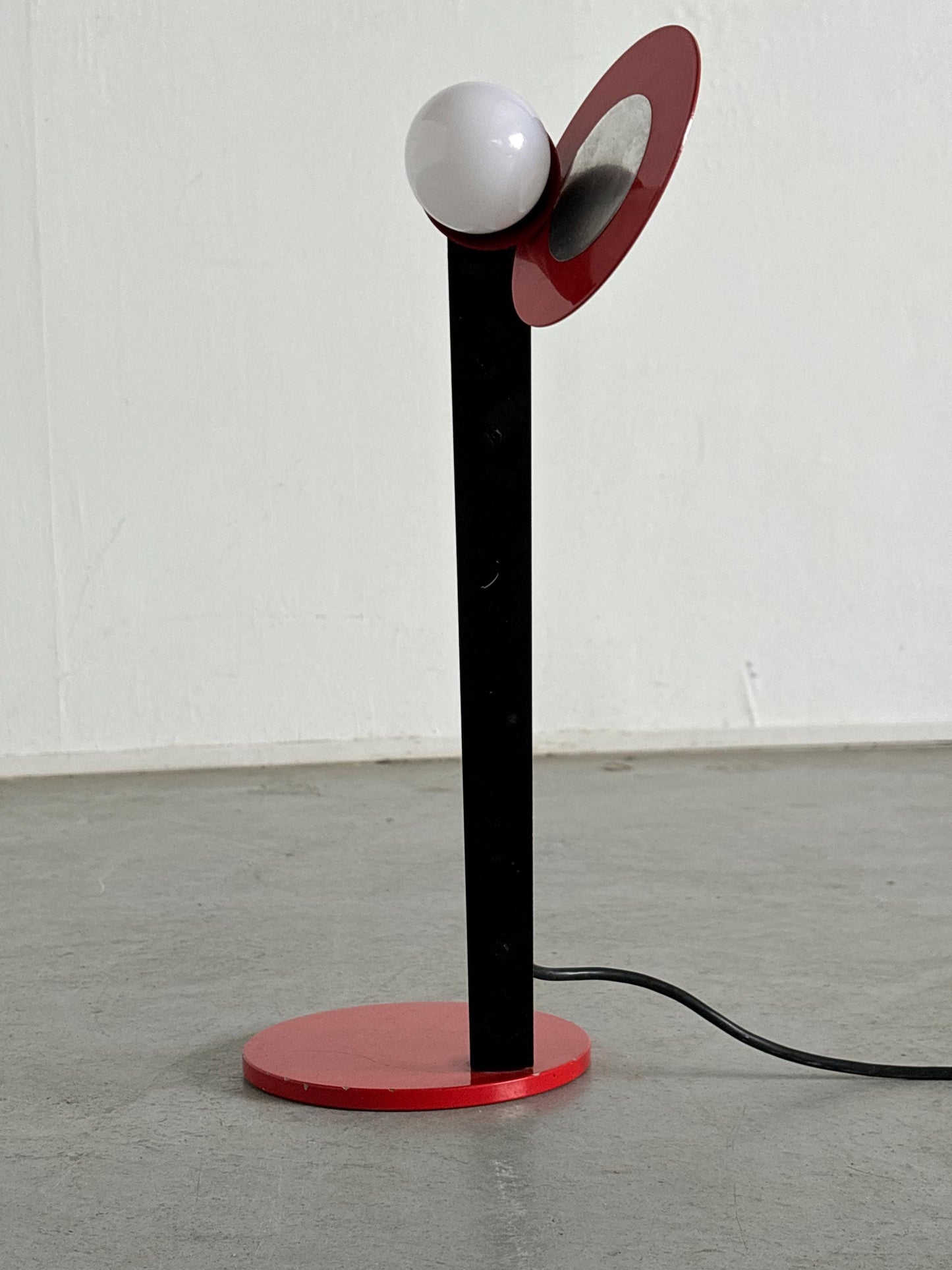 Vintage Postmoderne Schreibtischlampe Rot Schwarz Metall Geometrisch 1980er Niederlande