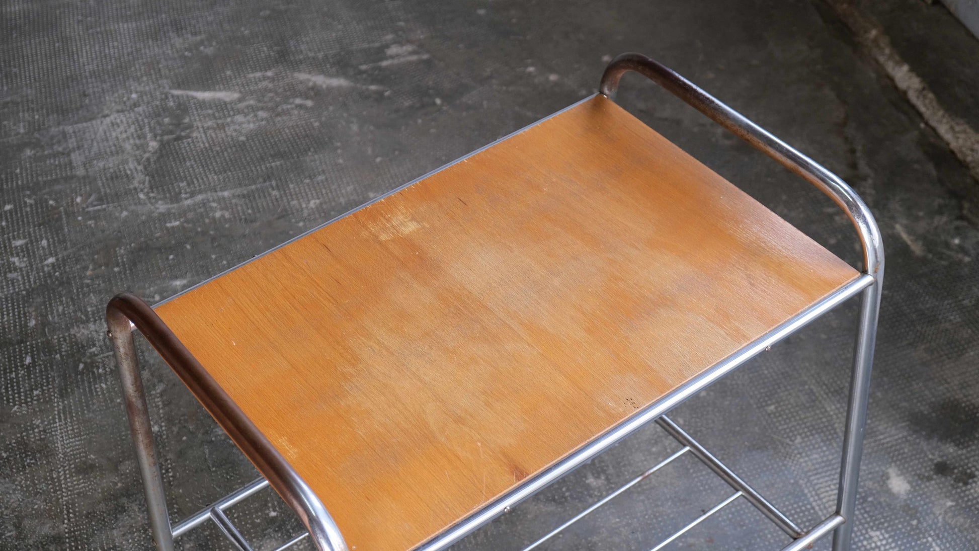 Vintage Beistelltisch Bauhaus mit Holzablage
