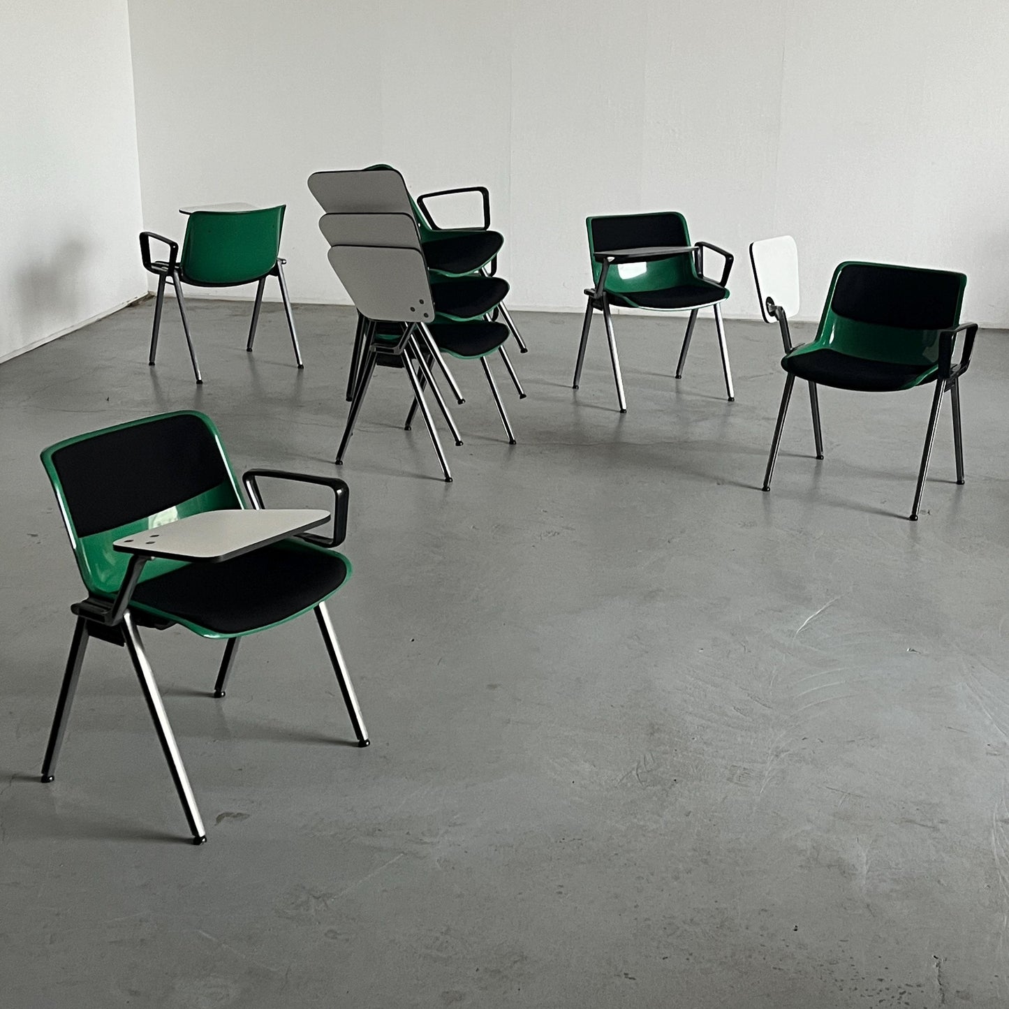 Vintage 'Modus' Bürostuhl von Osvaldo Borsani für Tecno, Grün, Schwarz, Holz